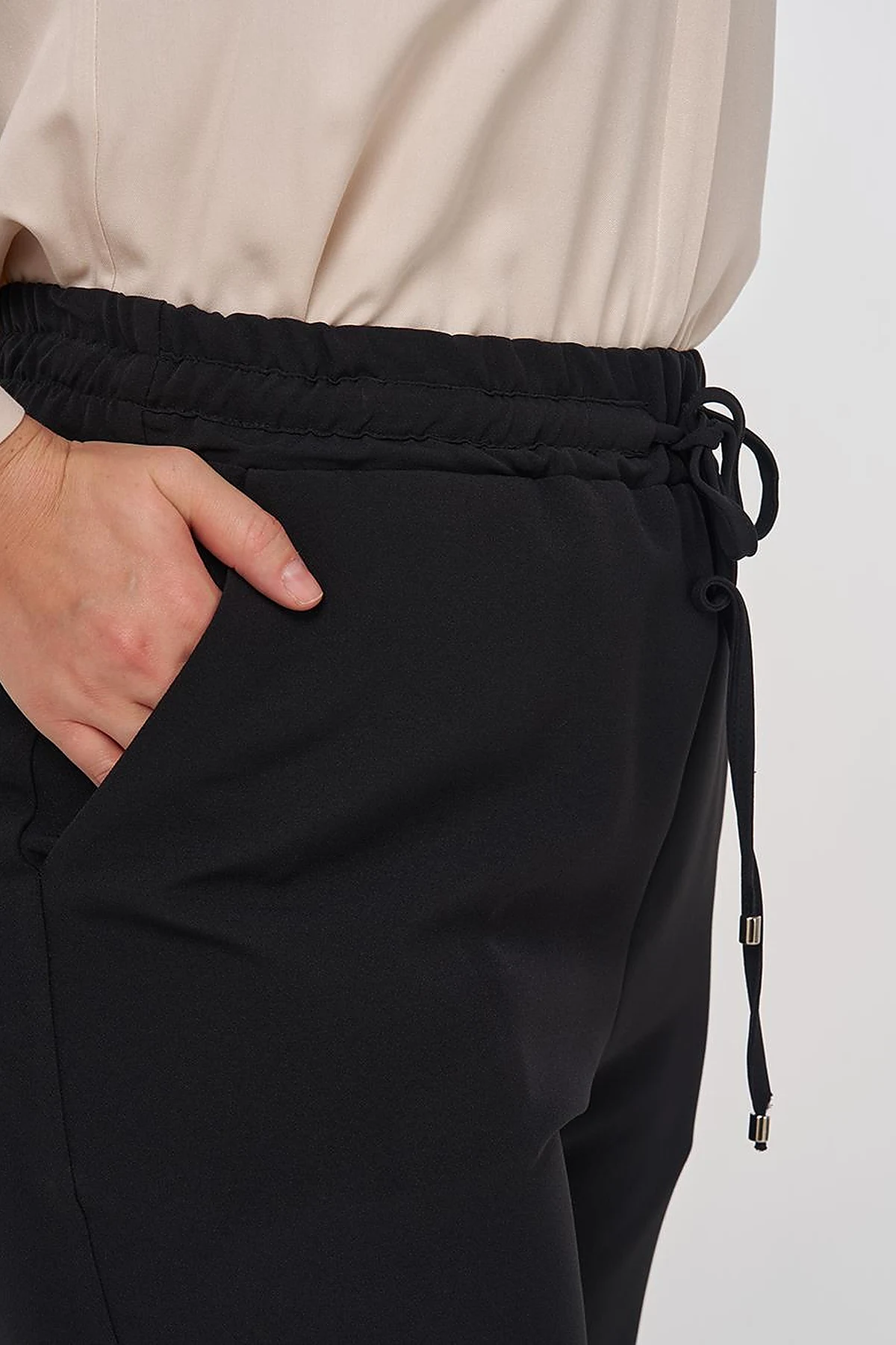Lace-Up Relaxed-Fit Pants in Black