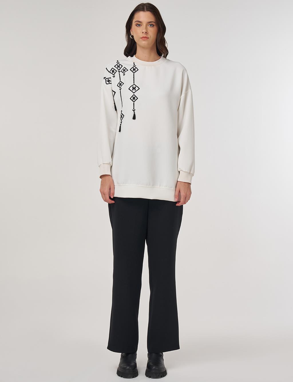 Embroidered Sweatshirt in Ecru