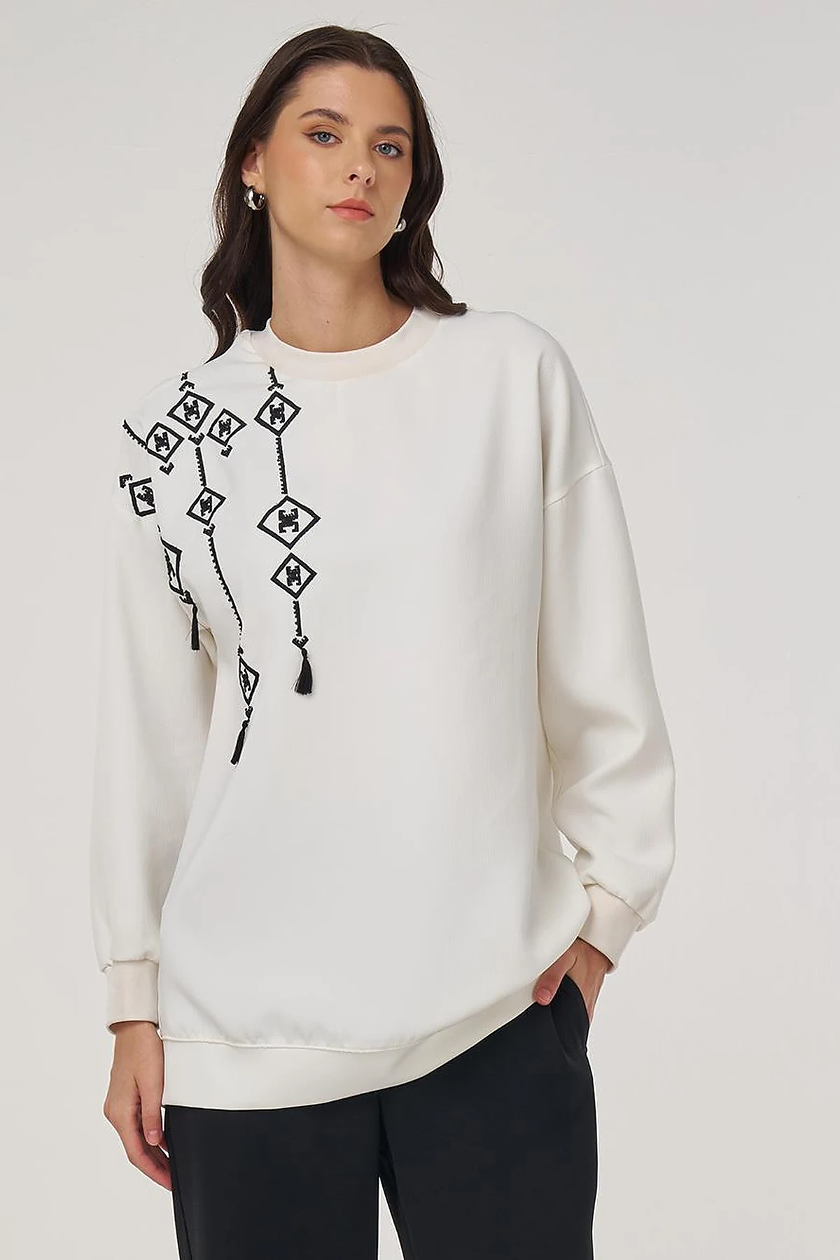 Embroidered Sweatshirt in Ecru