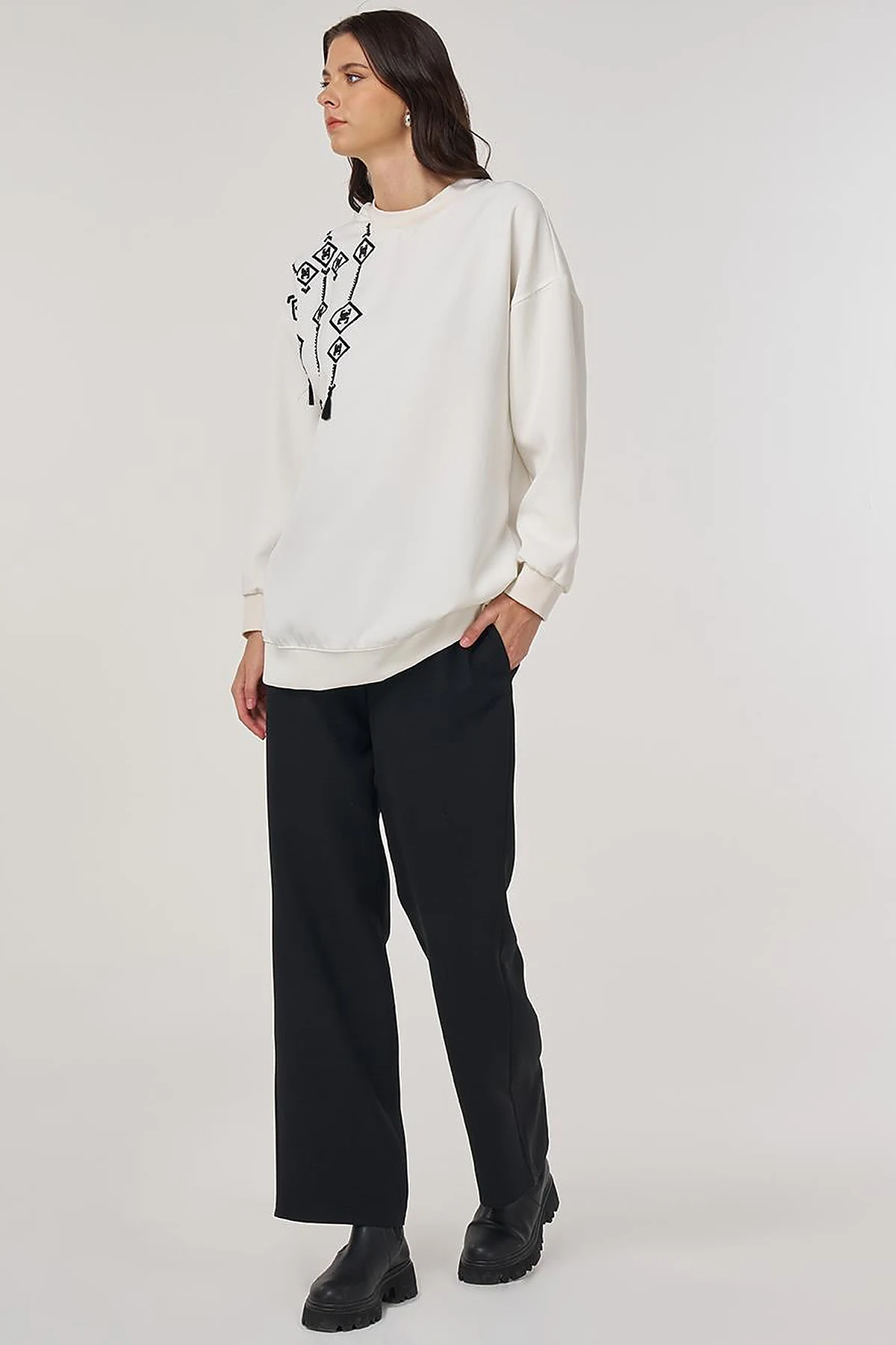 Embroidered Sweatshirt in Ecru