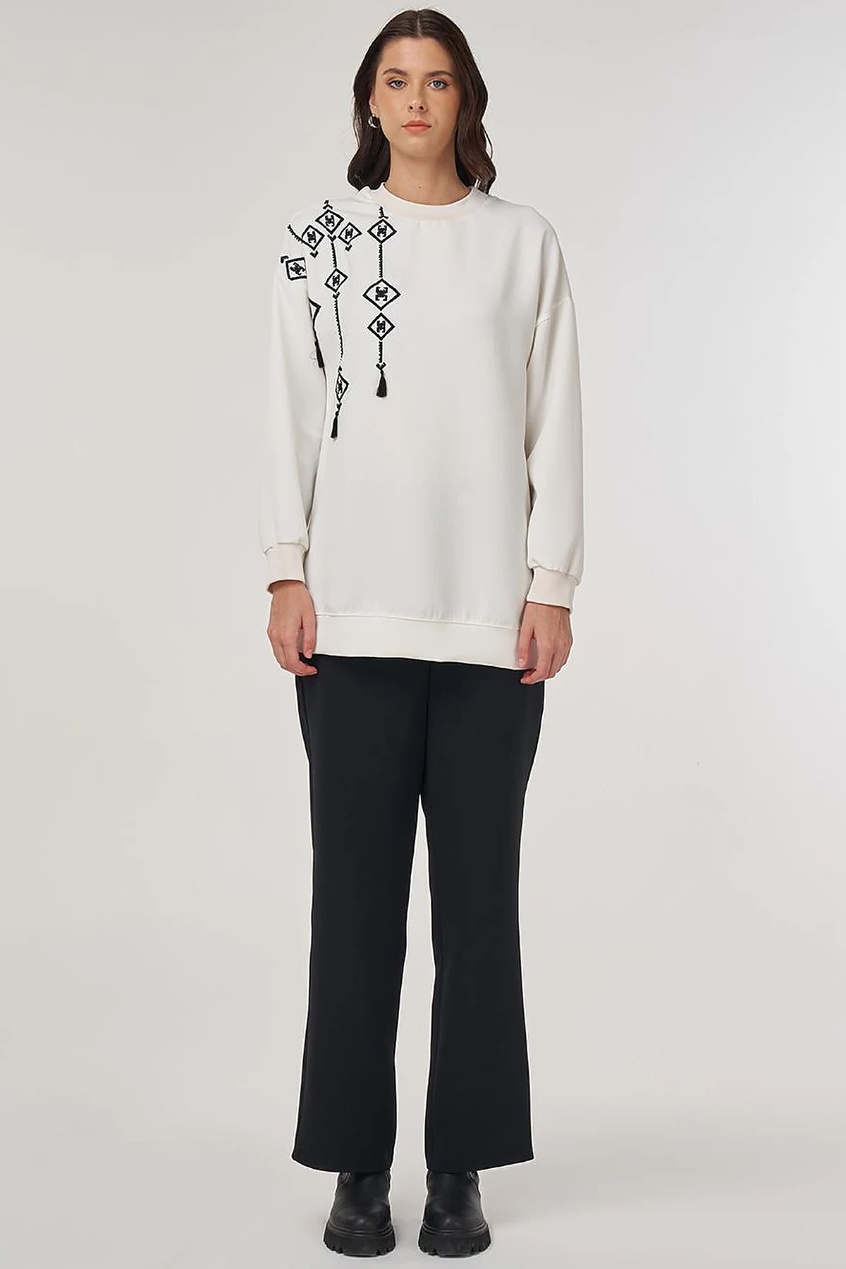 Embroidered Sweatshirt in Ecru