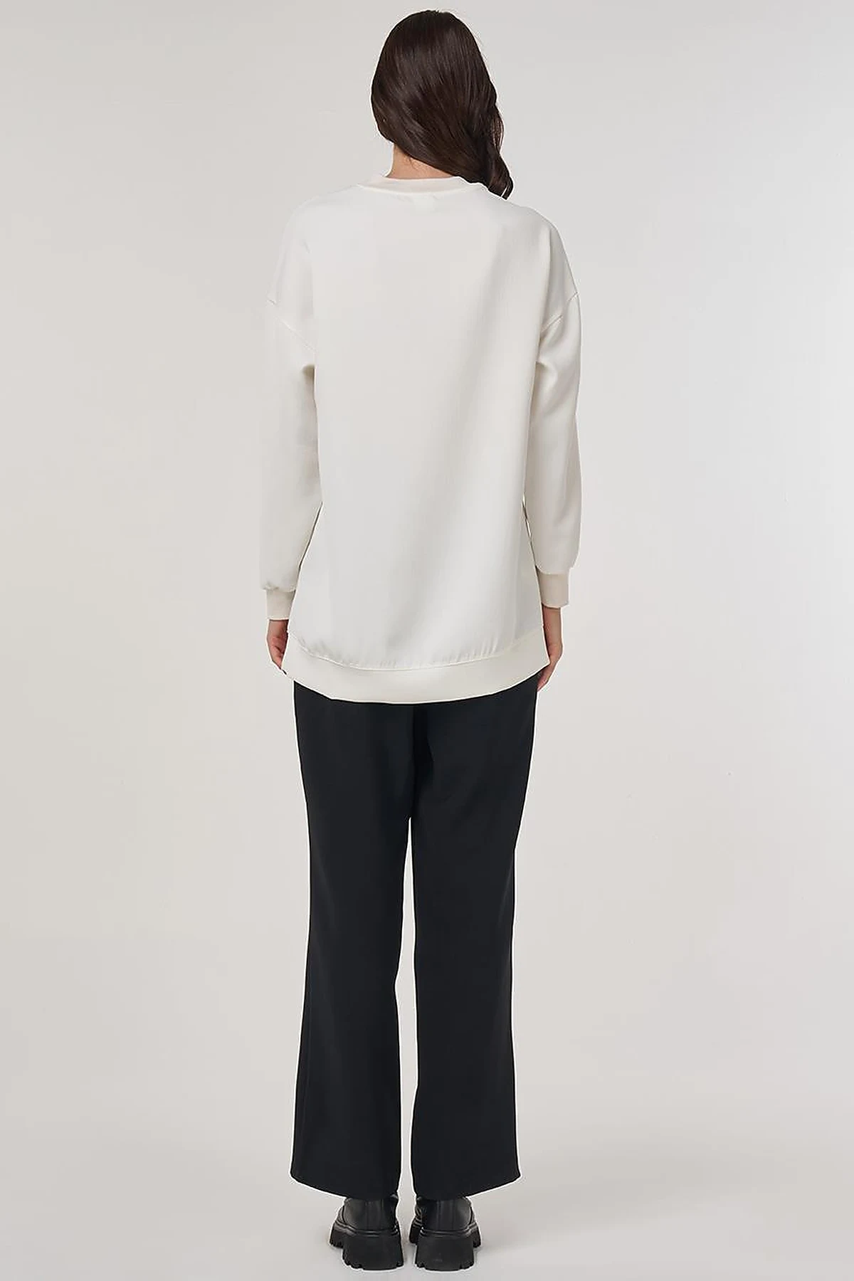 Embroidered Sweatshirt in Ecru