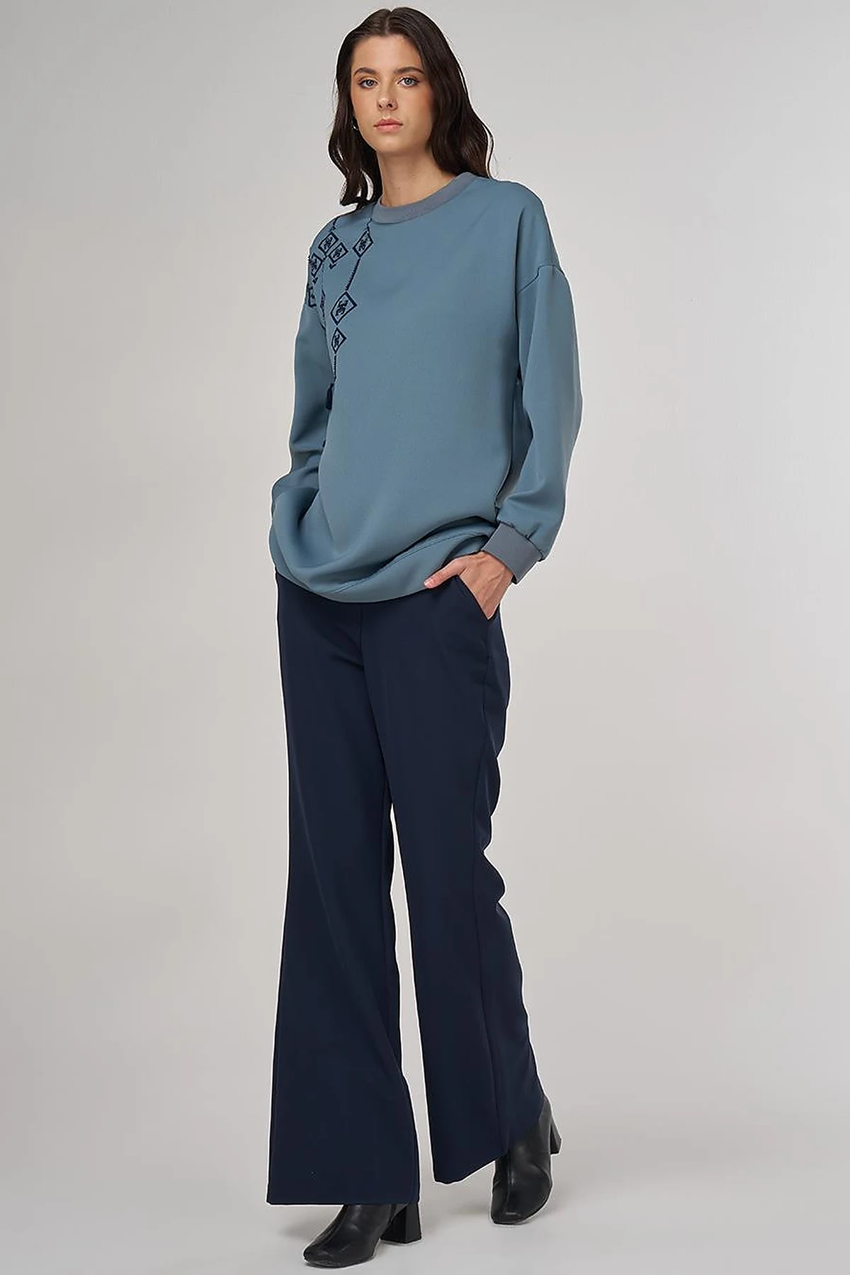 Embroidered Sweatshirt in Foggy Blue