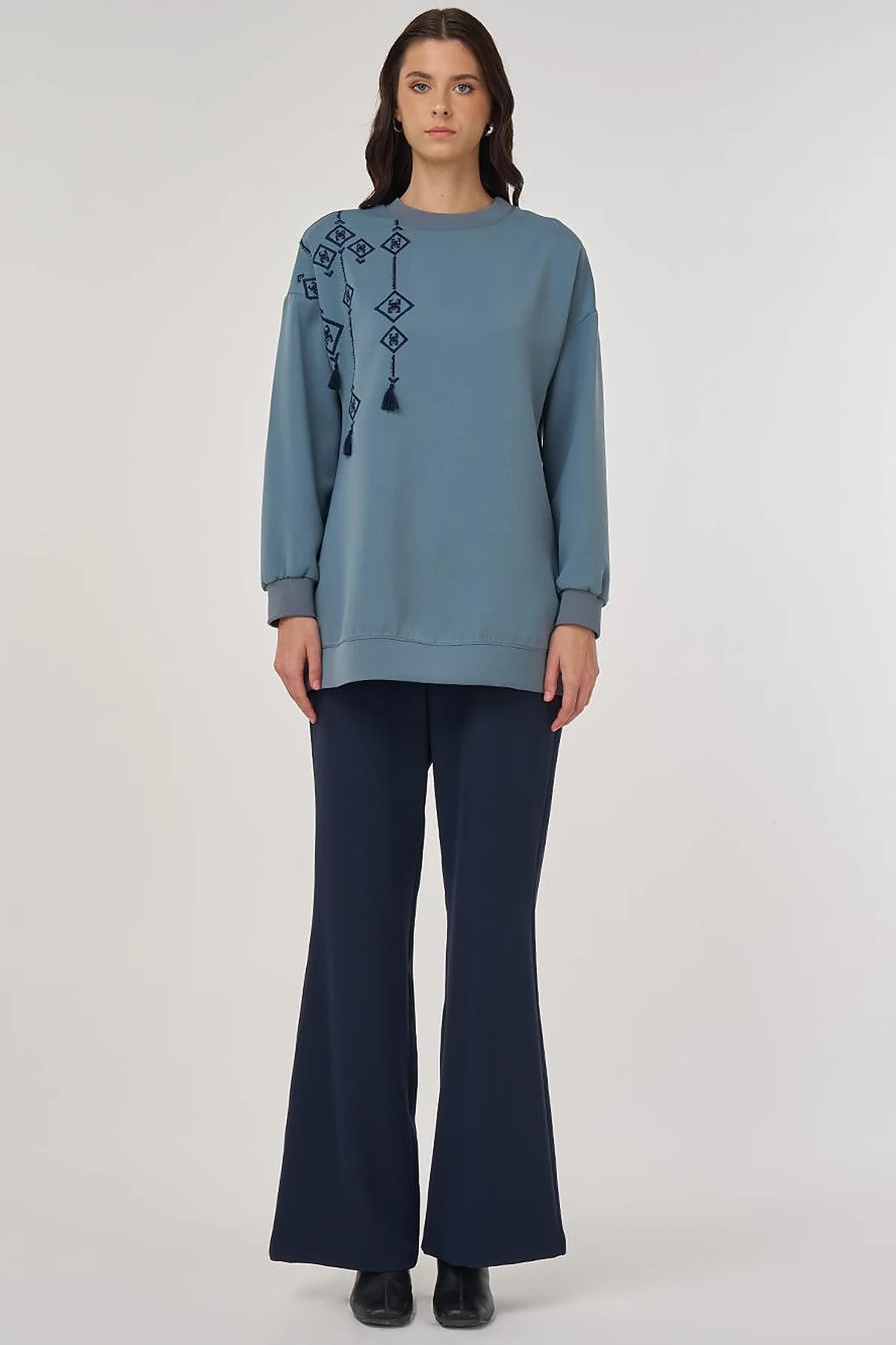 Embroidered Sweatshirt in Foggy Blue
