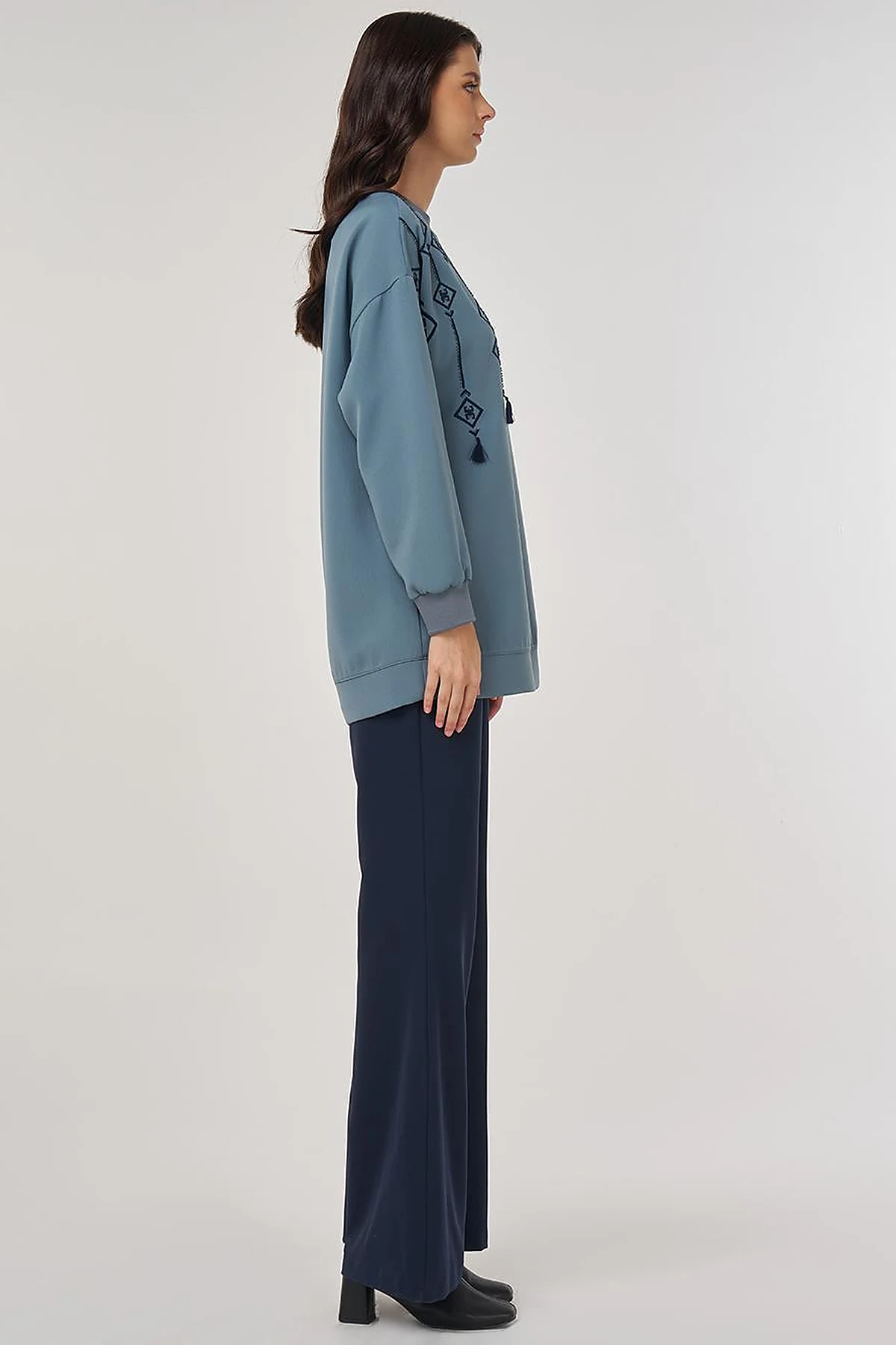 Embroidered Sweatshirt in Foggy Blue