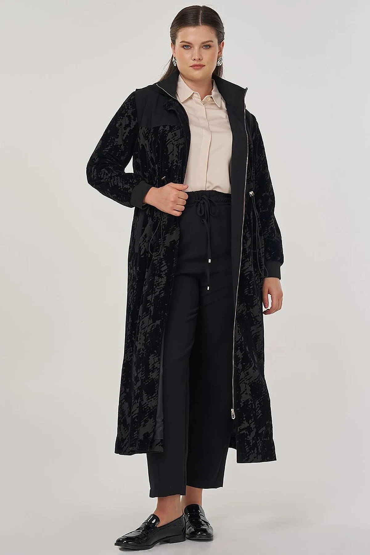 Abstract Patterned Garnish Placket Hidden Jacket in Black