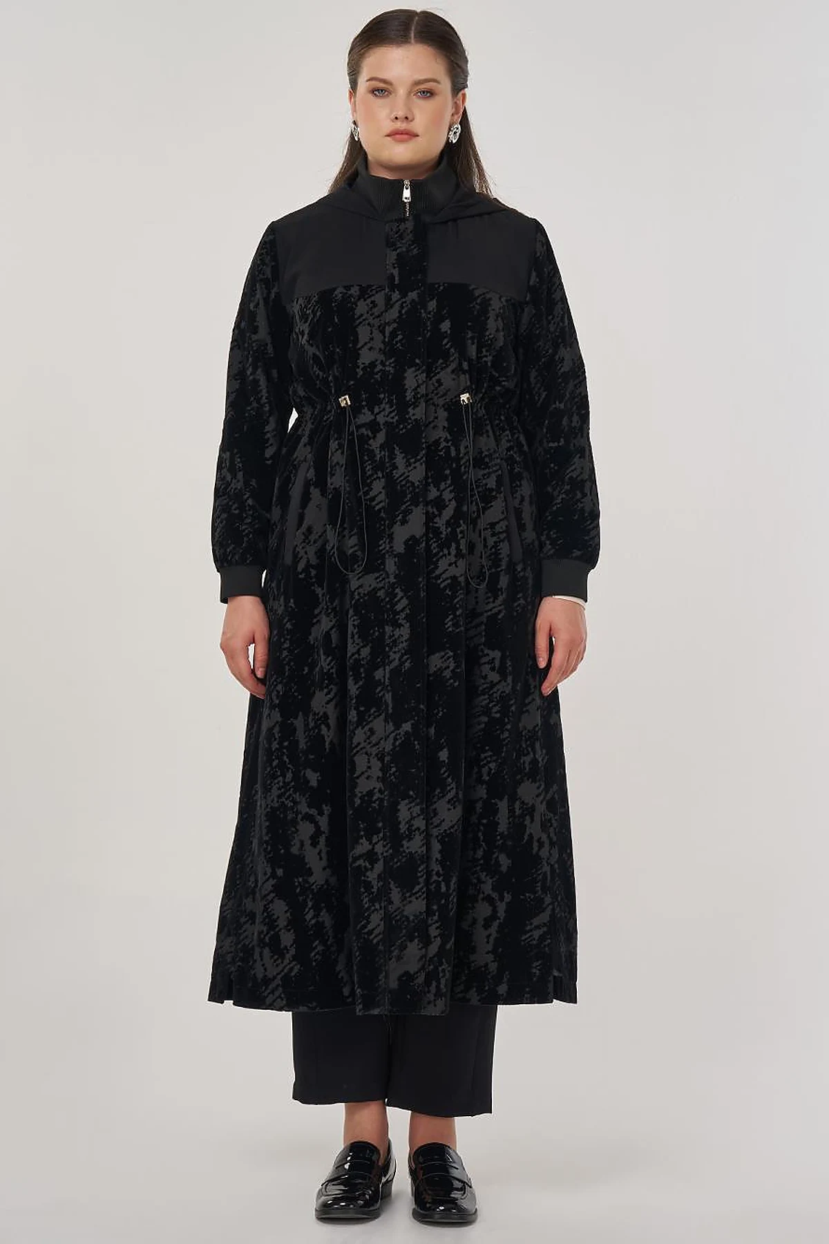 Abstract Patterned Garnish Placket Hidden Jacket in Black