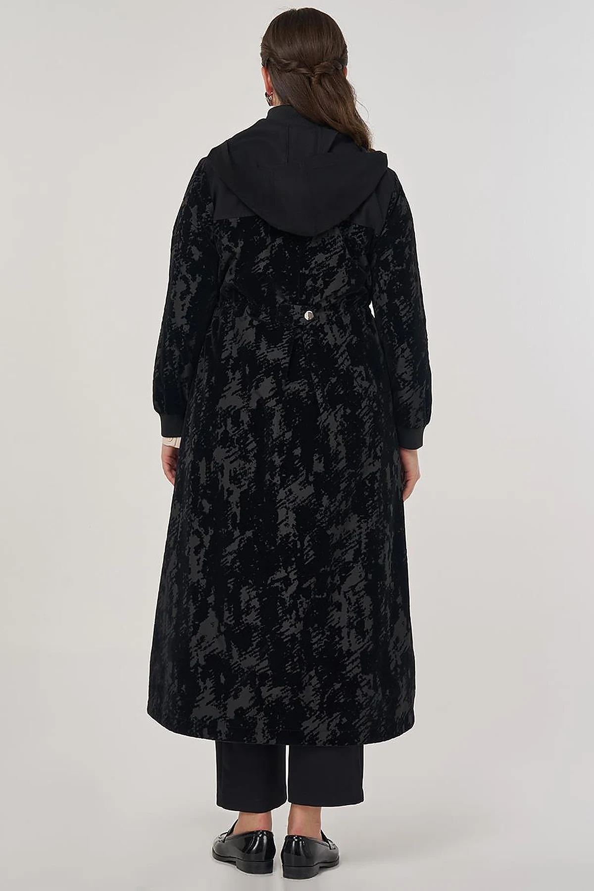 Abstract Patterned Garnish Placket Hidden Jacket in Black