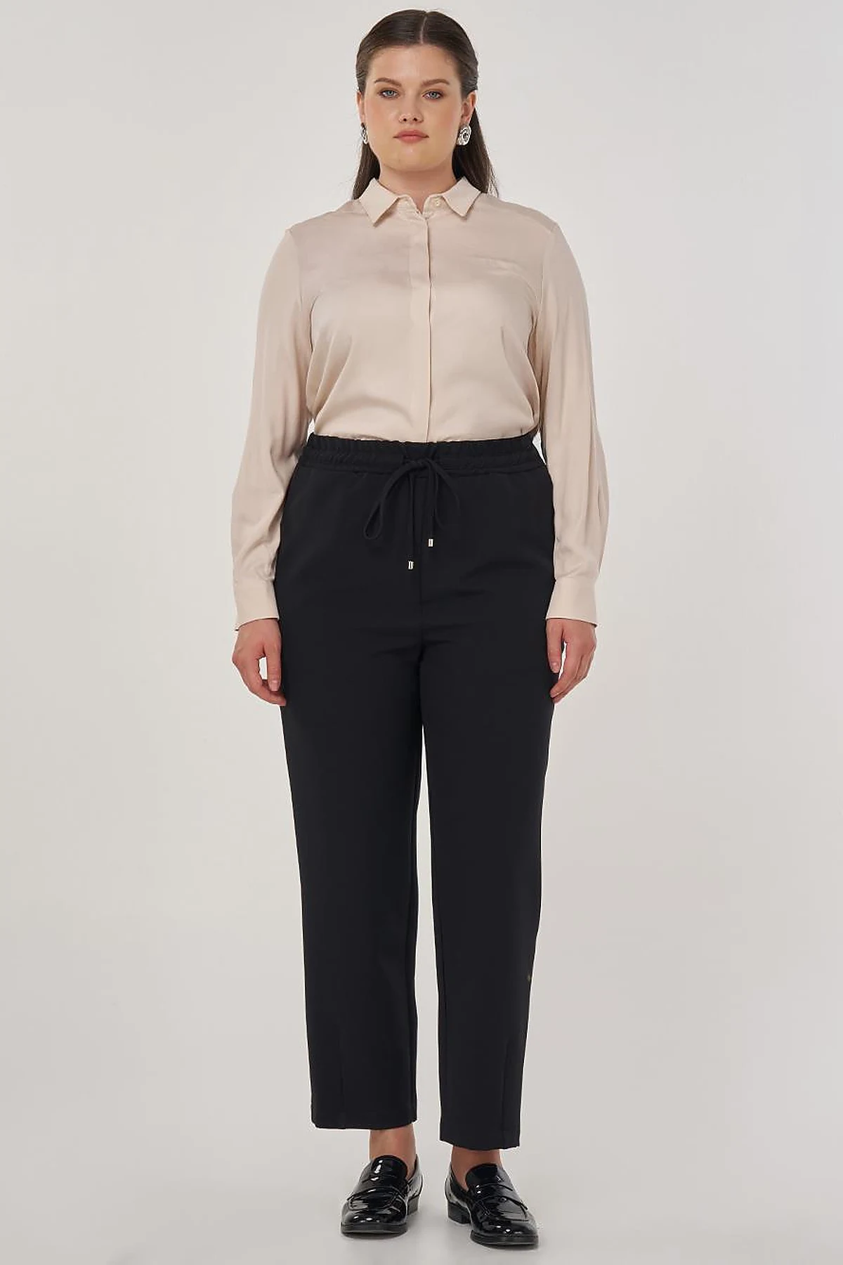Lace-Up Relaxed-Fit Pants in Black