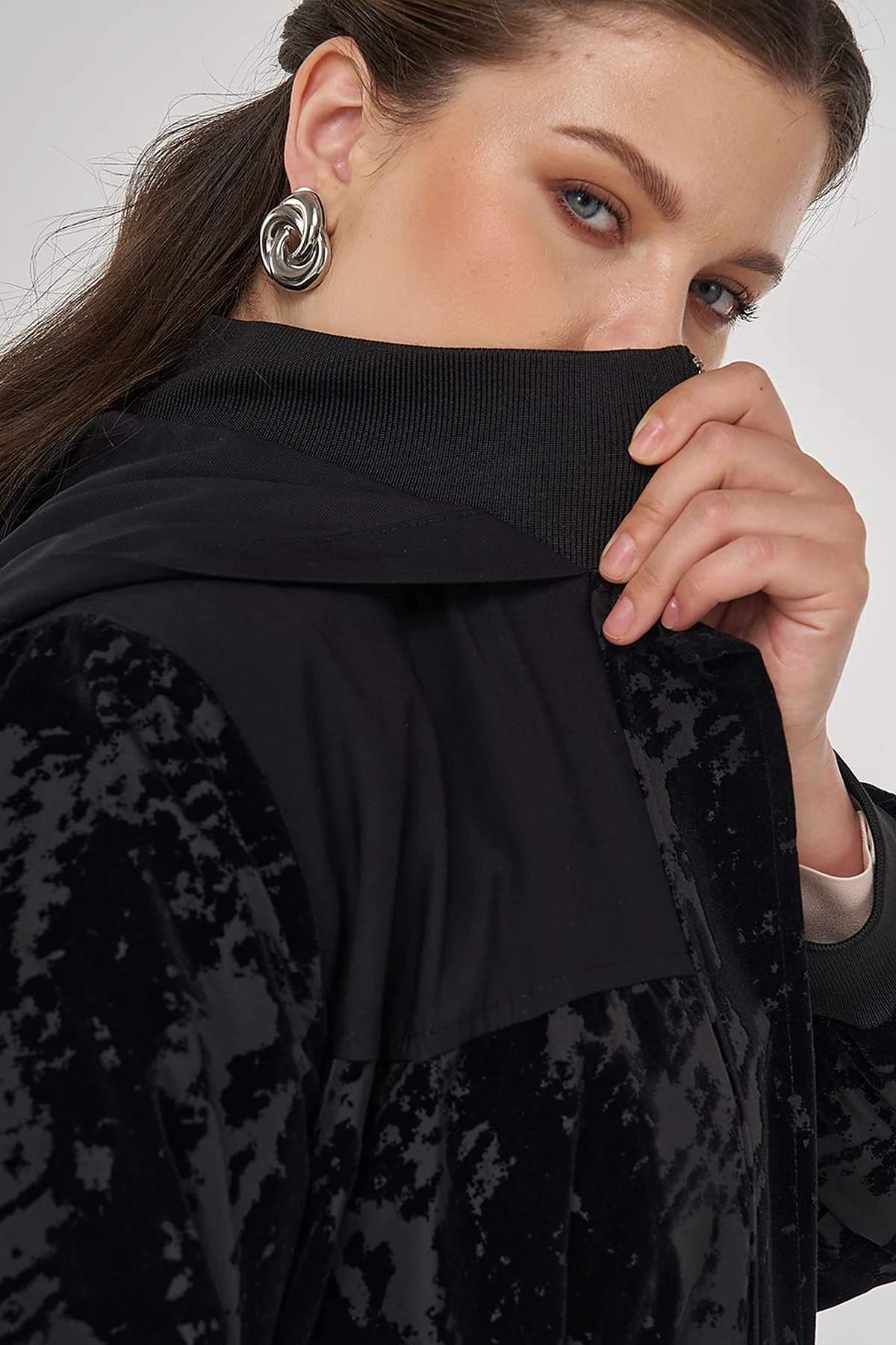 Abstract Patterned Garnish Placket Hidden Jacket in Black