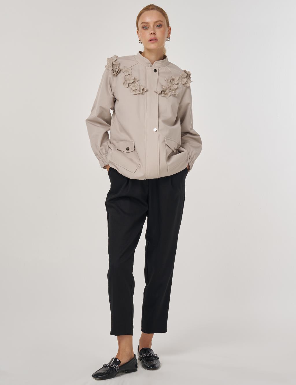 Aplike Detaylı Kısa Ceket Taş 