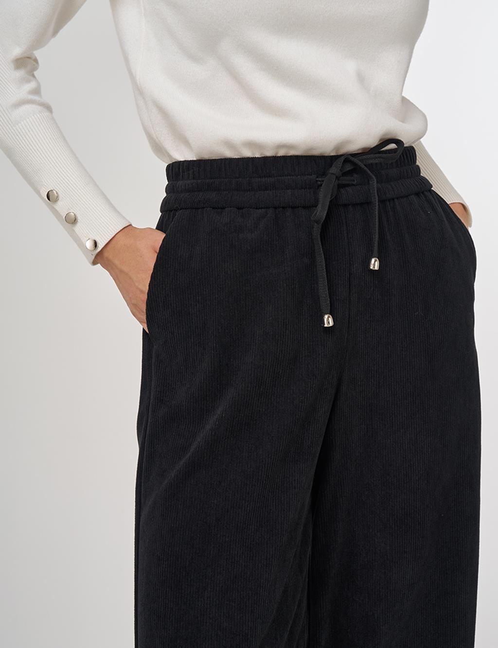Relaxed-Fit Velvet Pants in Black