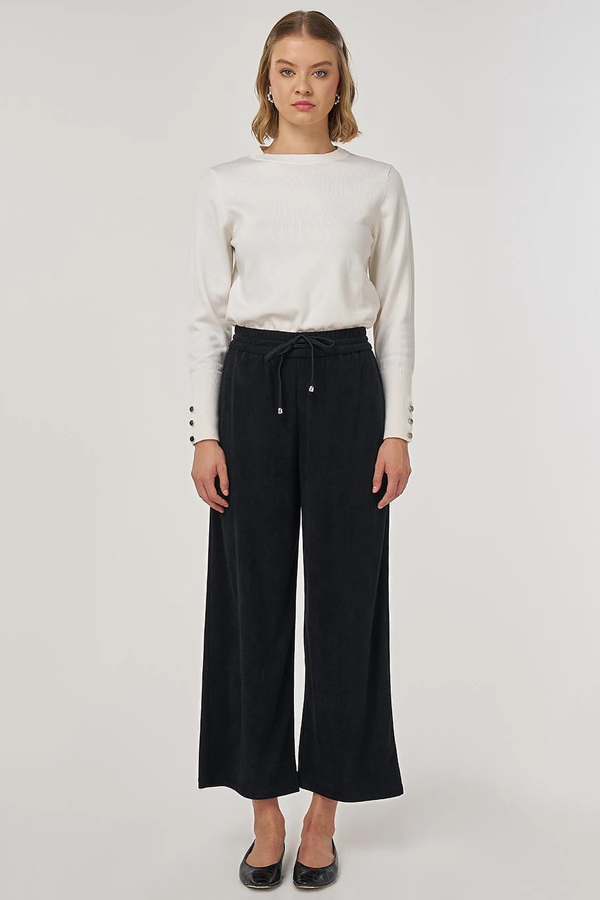 Relaxed-Fit Velvet Pants in Black