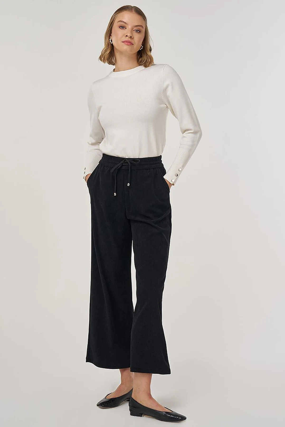 Relaxed-Fit Velvet Pants in Black