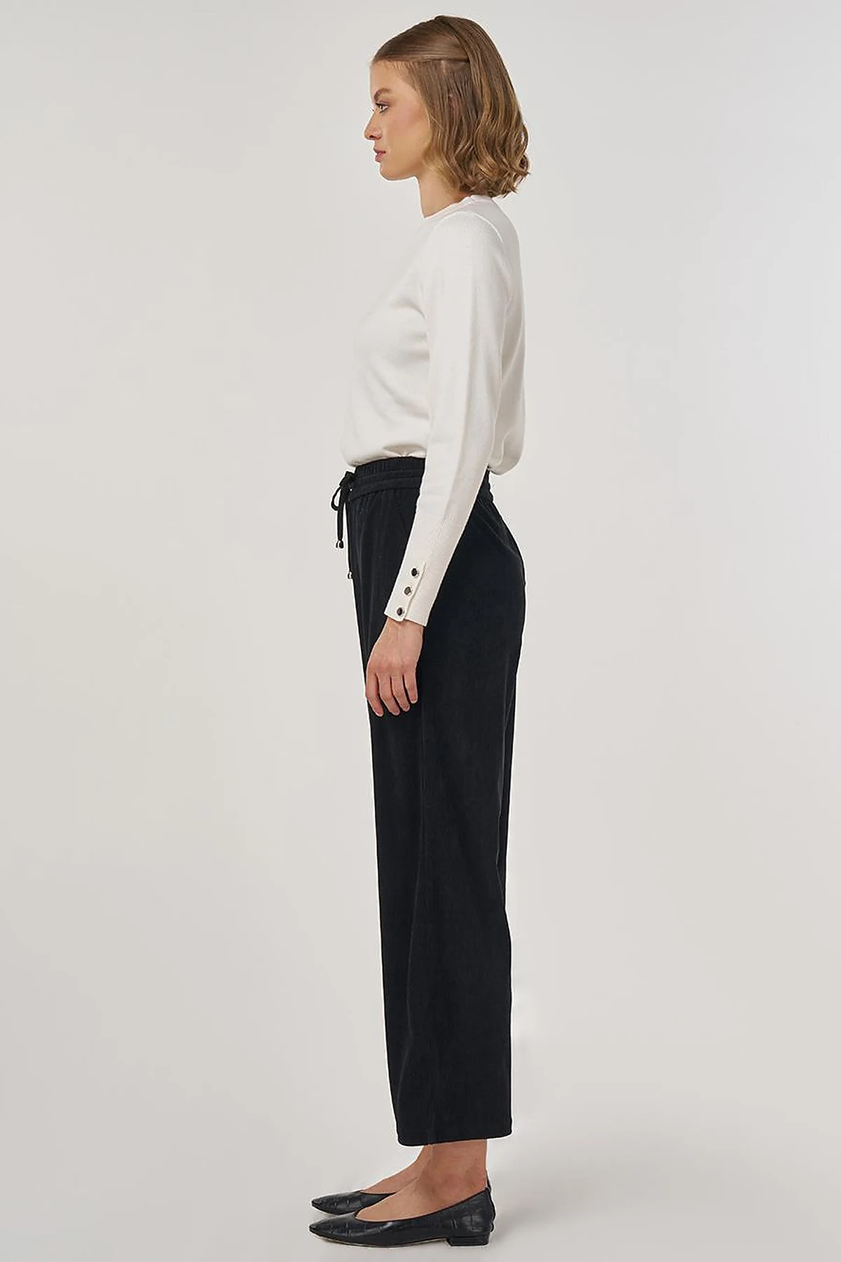 Relaxed-Fit Velvet Pants in Black
