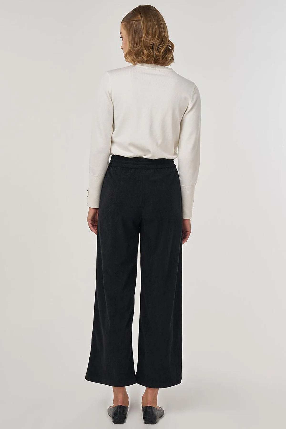 Relaxed-Fit Velvet Pants in Black