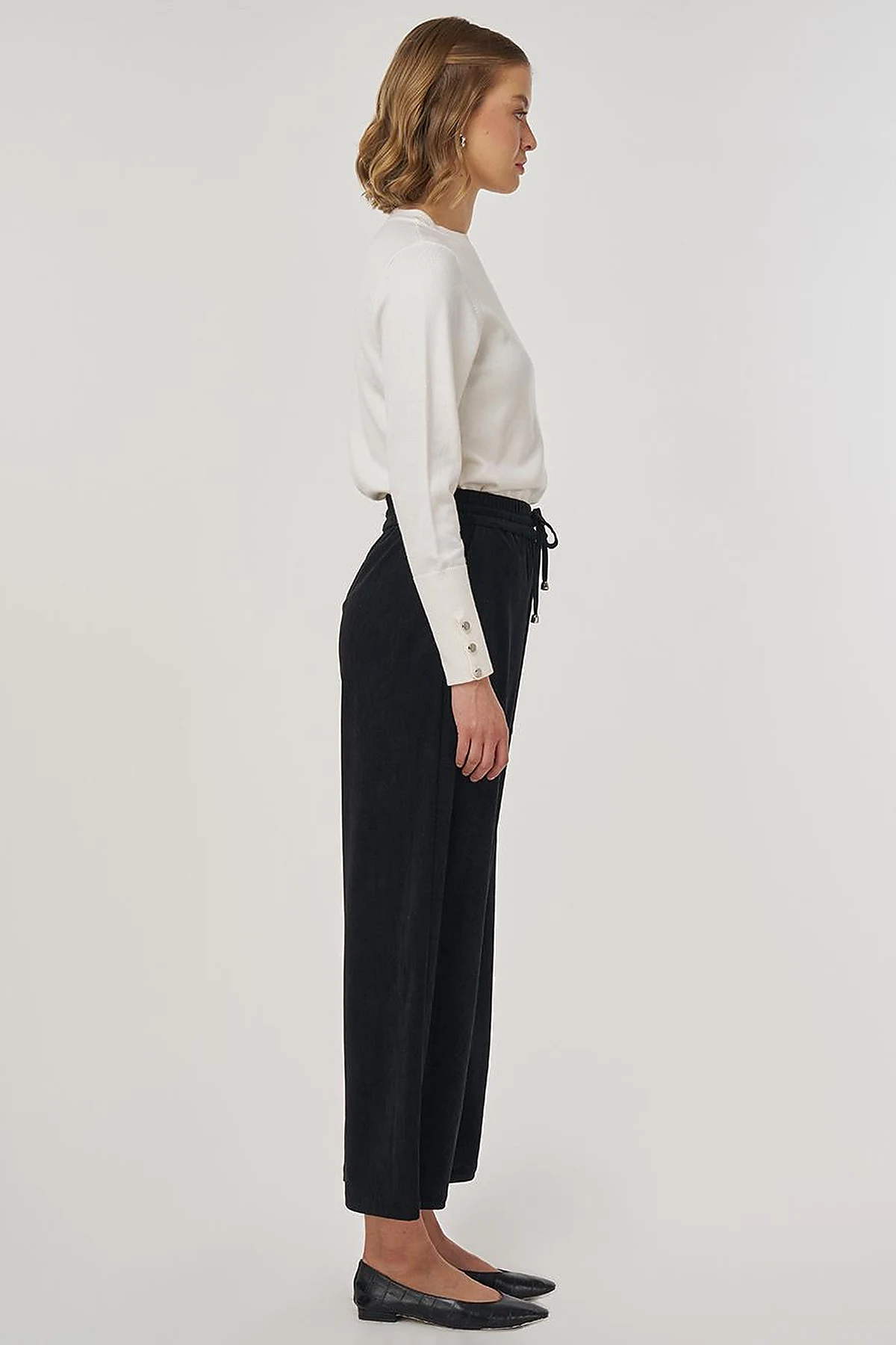 Relaxed-Fit Velvet Pants in Black