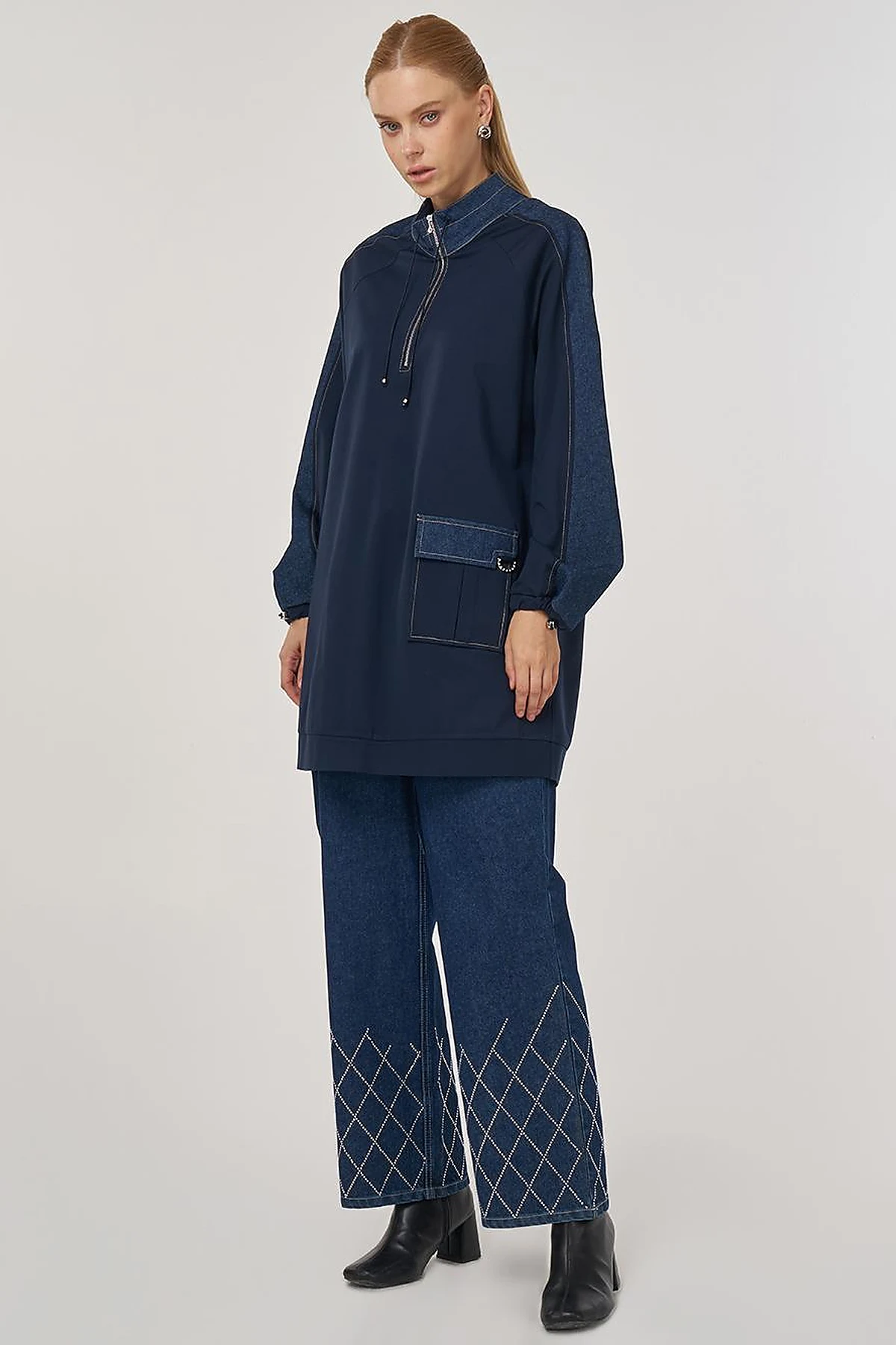 Fabric-Trimmed High Neck Sweatshirt in Dark Navy Blue