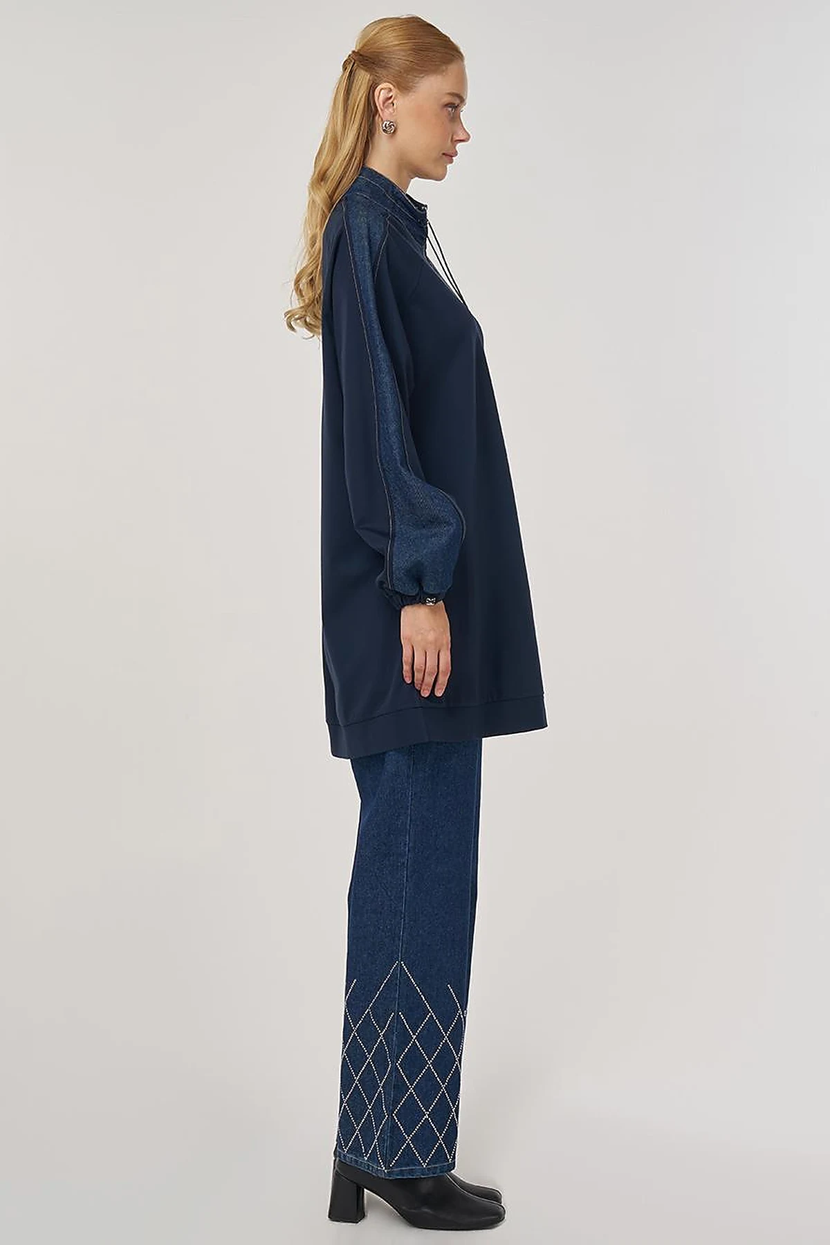 Fabric-Trimmed High Neck Sweatshirt in Dark Navy Blue