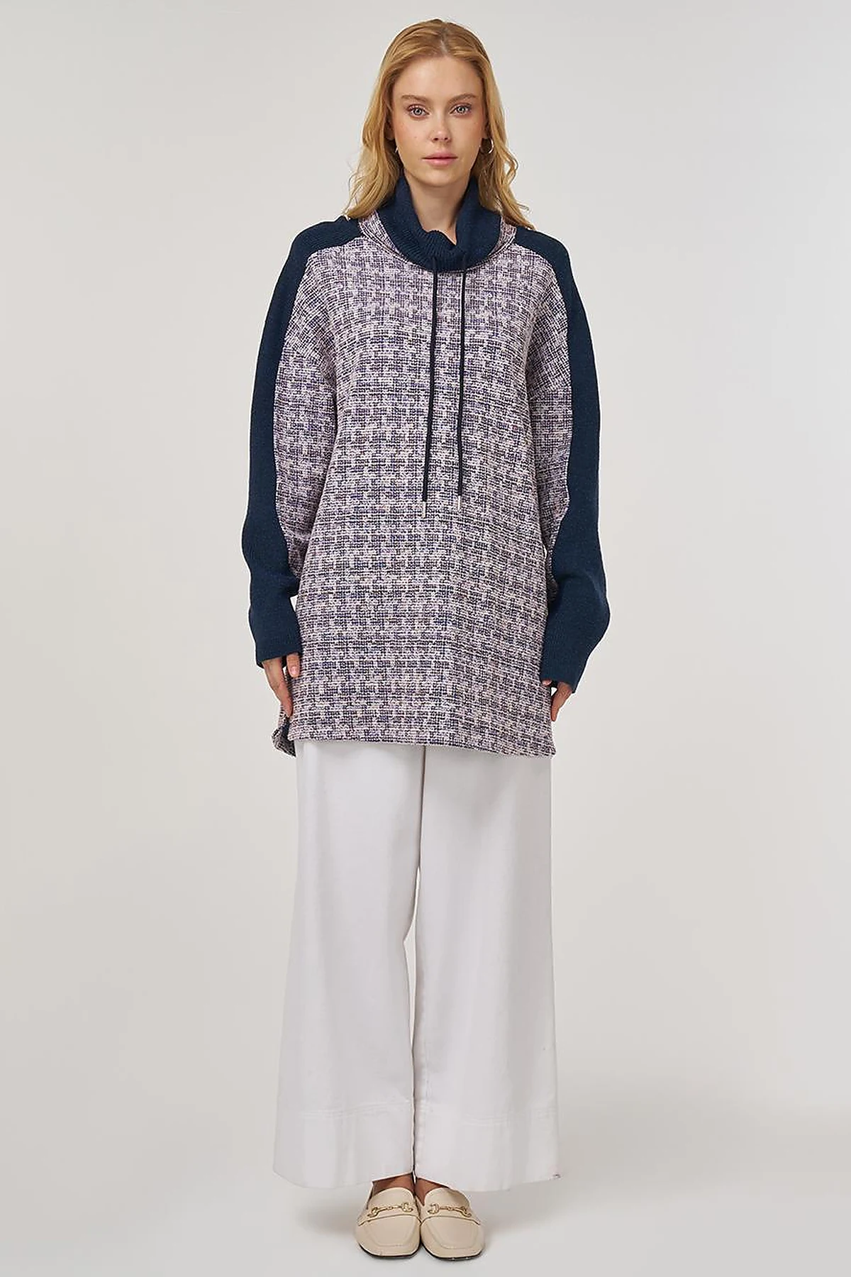 Knit-Trimmed Sweatshirt in Indigo