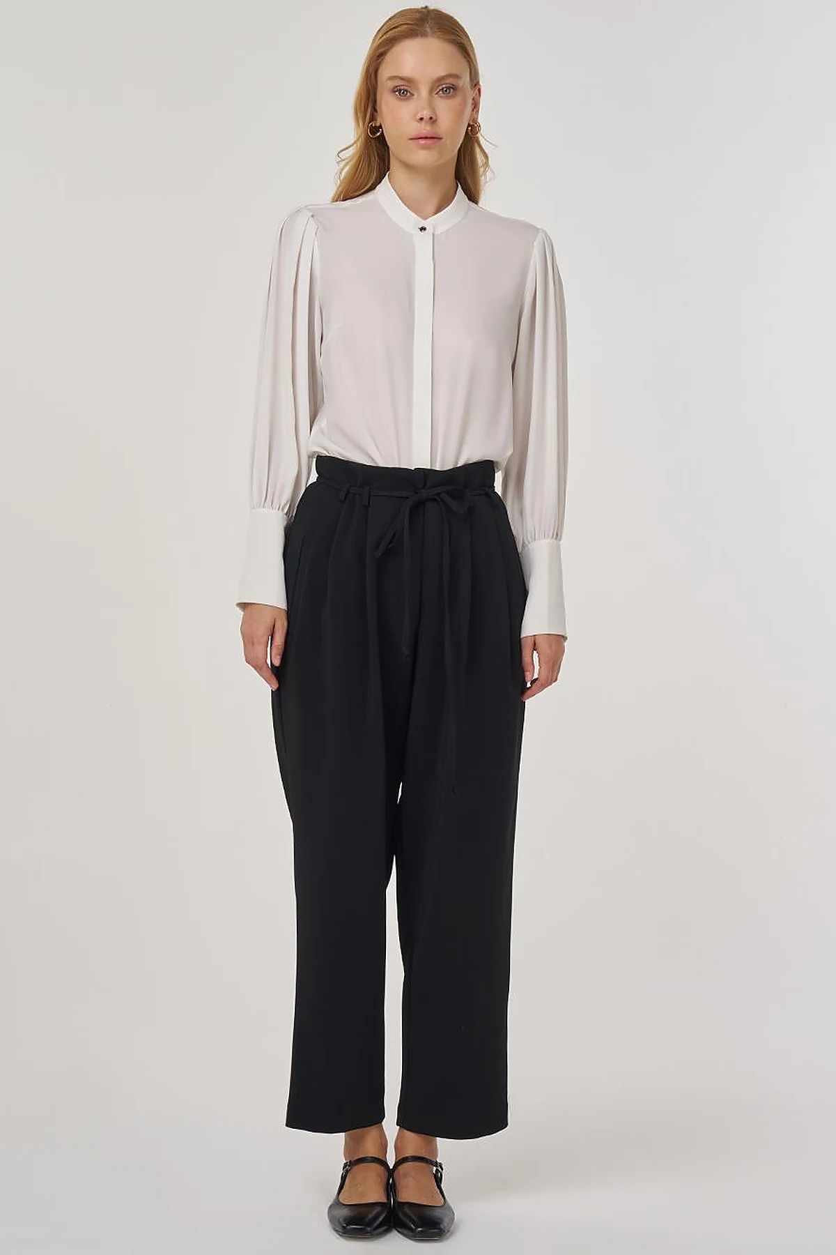 Pleated Lace-Up Belted Pipe-Leg Trousers Black