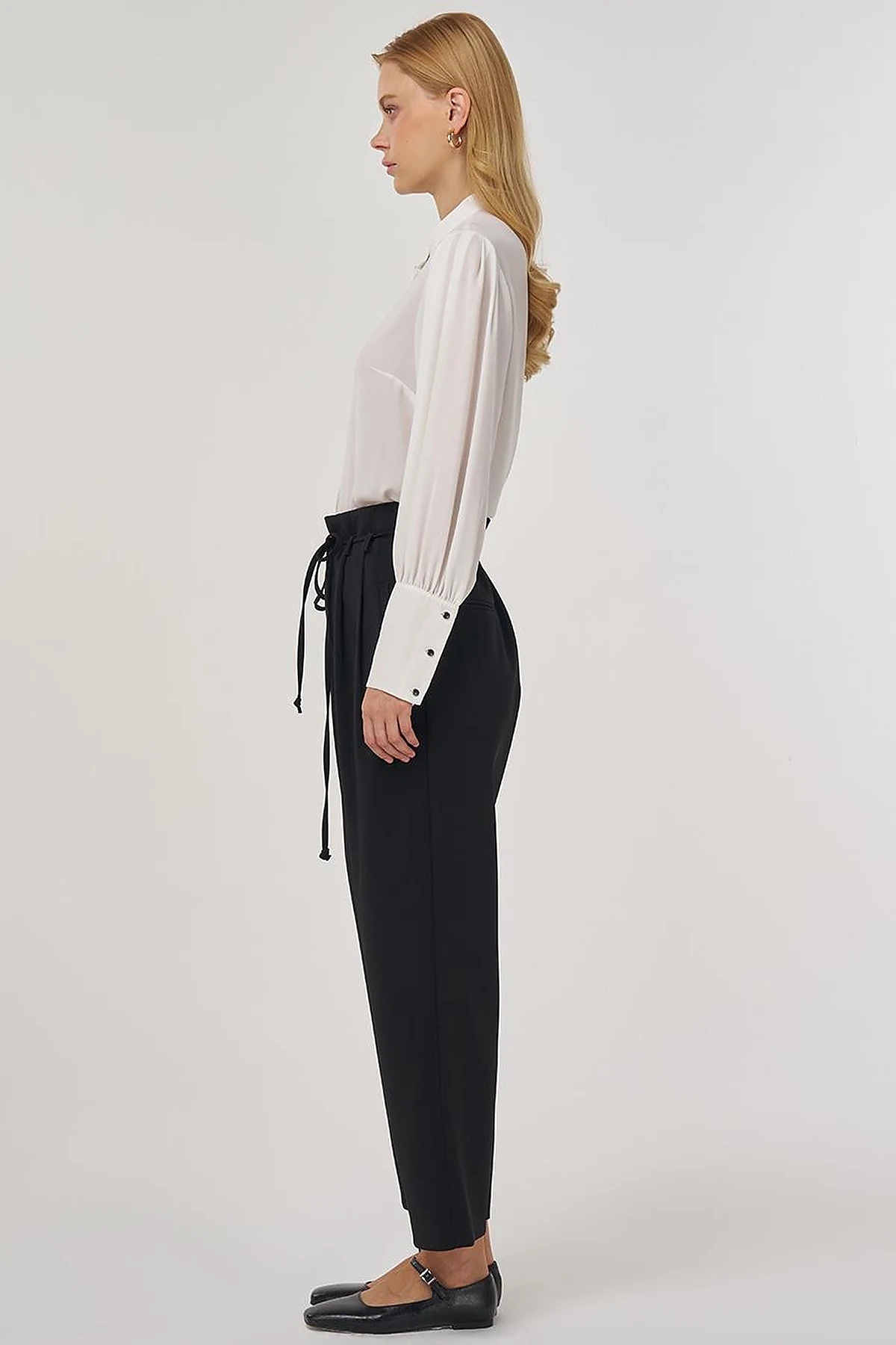 Pleated Lace-Up Belted Pipe-Leg Trousers Black