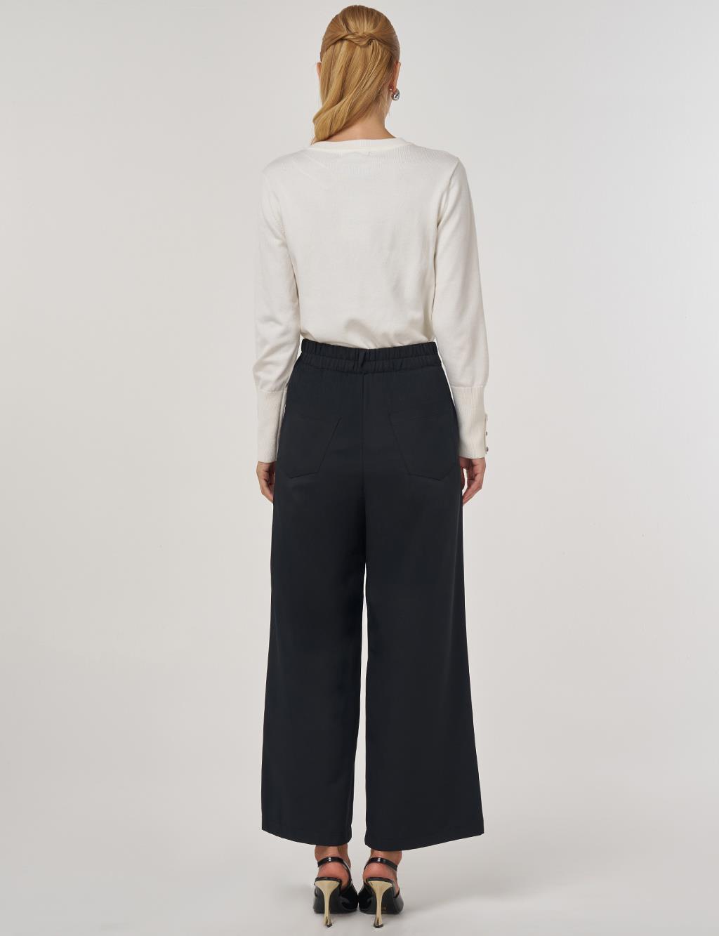 High-Waisted Wide-Leg Pants in Black