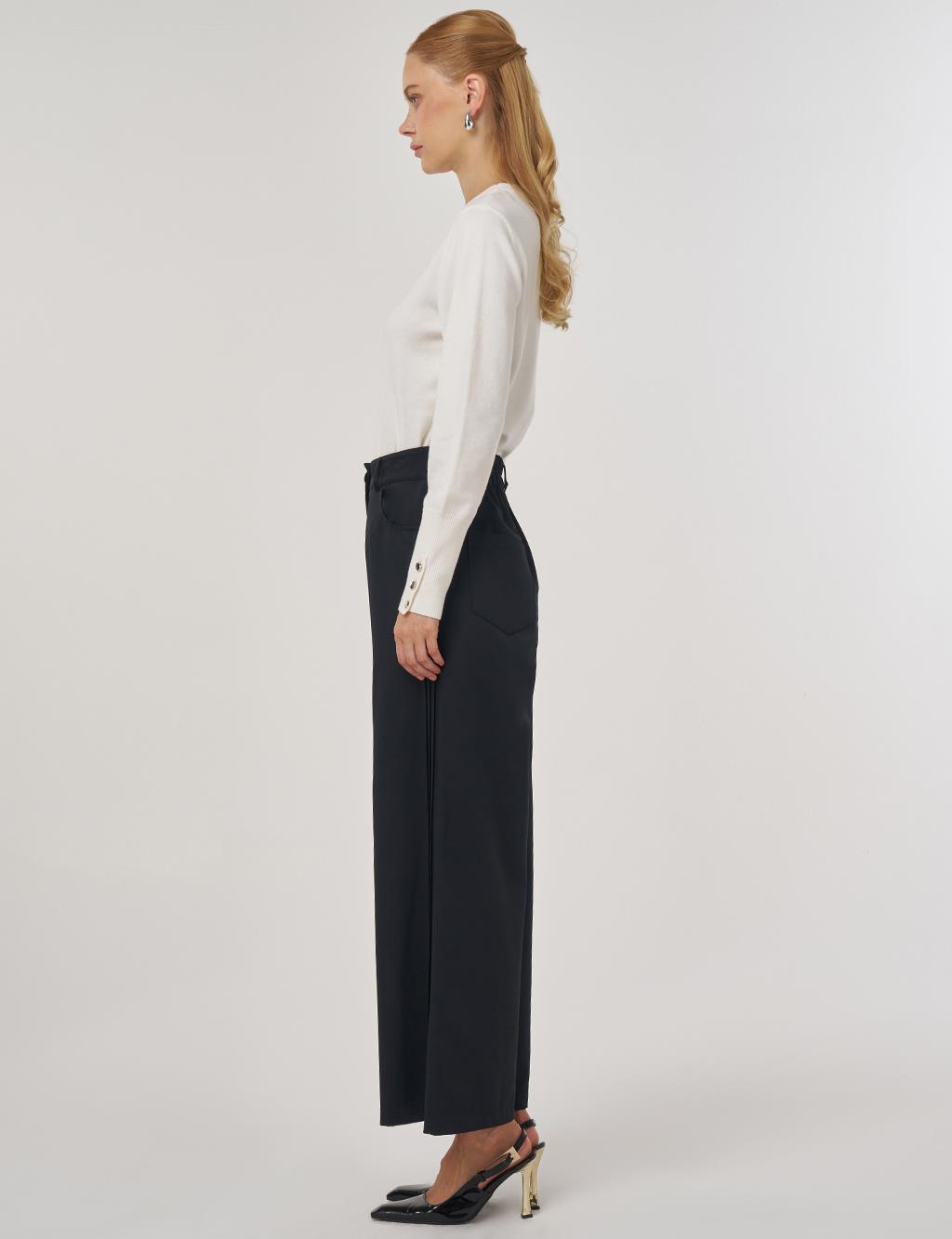 High-Waisted Wide-Leg Pants in Black