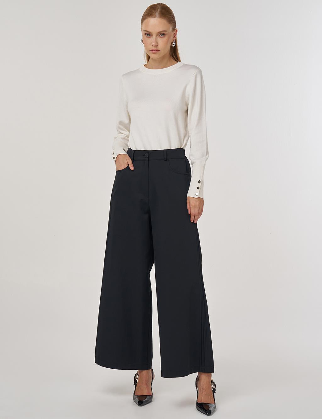 High-Waisted Wide-Leg Pants in Black