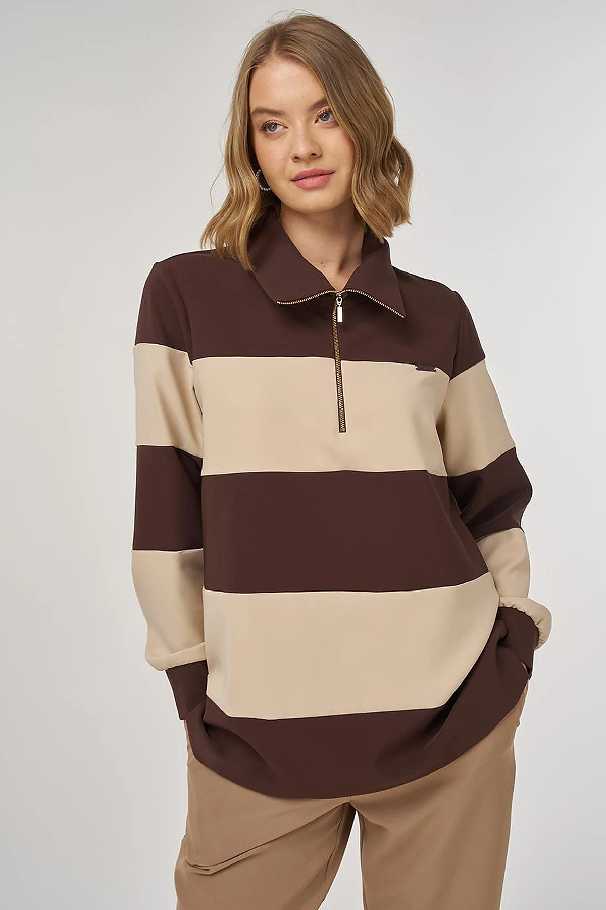 Renk Bloklu Geniş Yaka Sweatshirt Koyu Kahve 