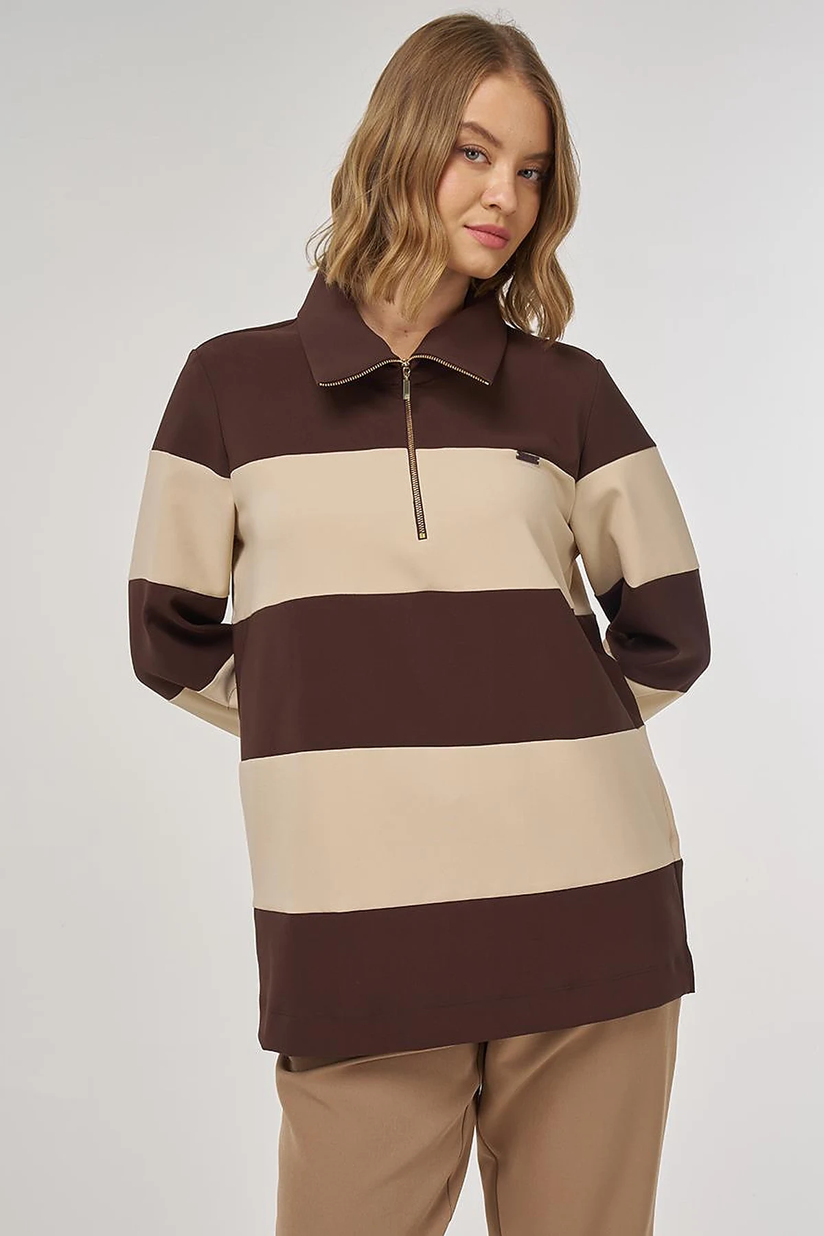 Renk Bloklu Geniş Yaka Sweatshirt Koyu Kahve 