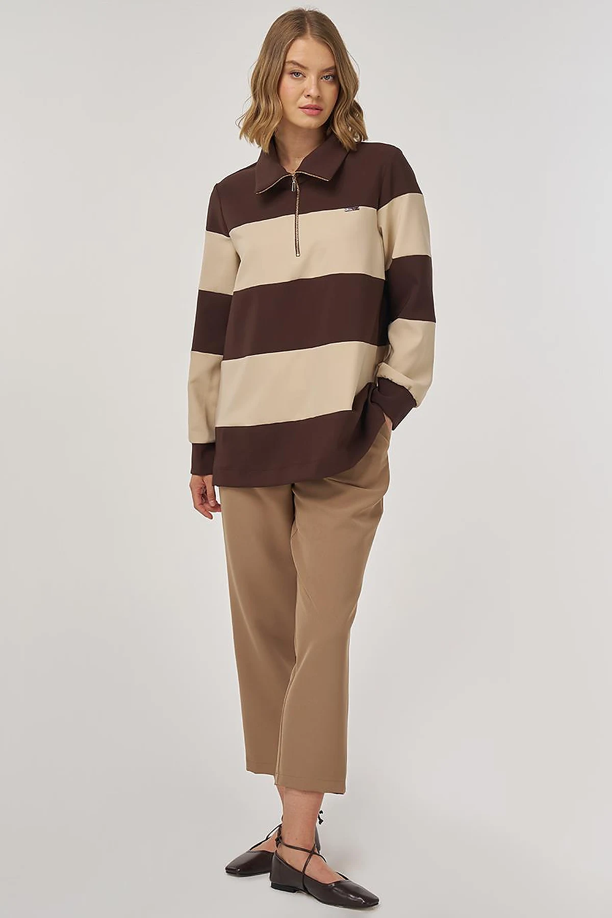 Renk Bloklu Geniş Yaka Sweatshirt Koyu Kahve 
