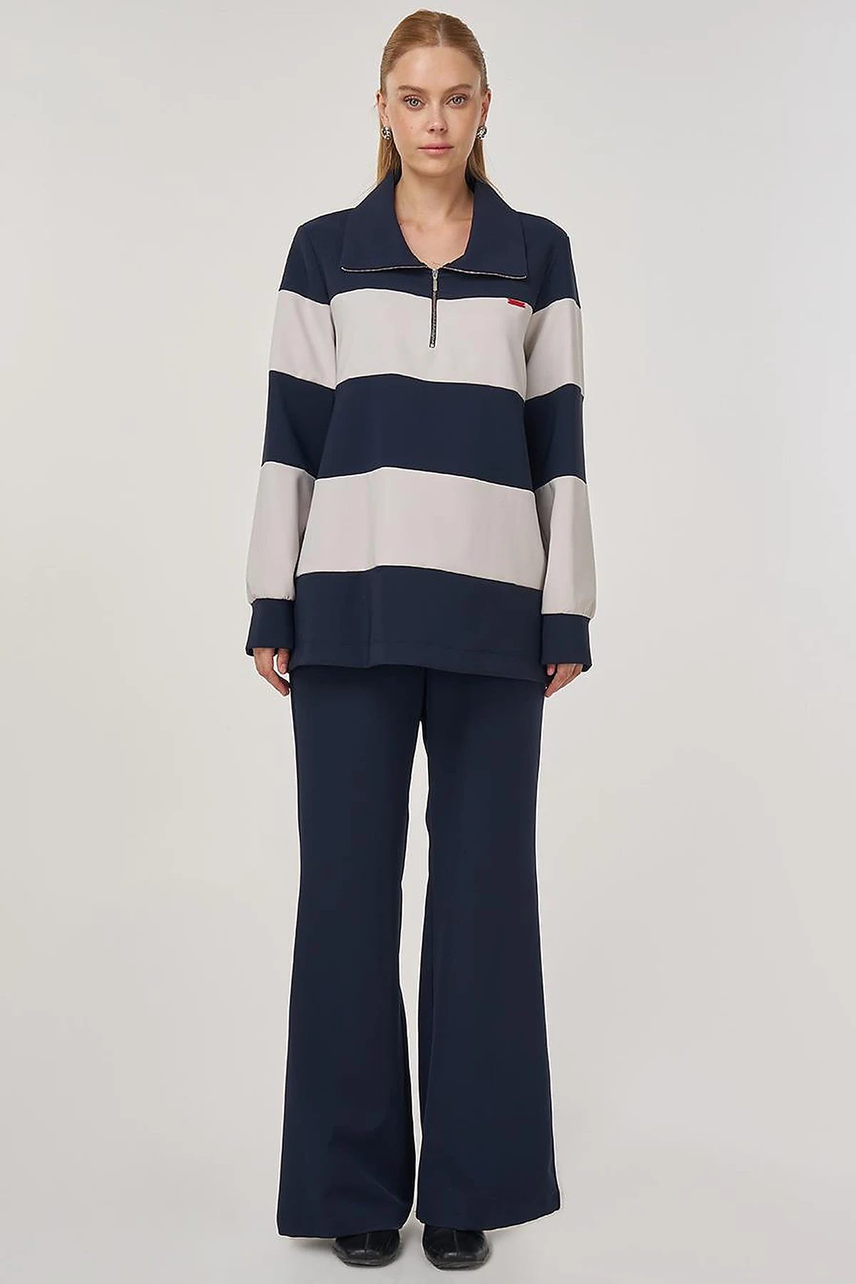 Color-Blocked Wide-Collar Sweatshirt Dark Navy