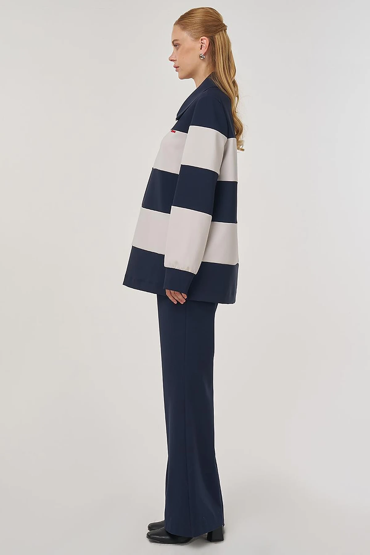 Color-Blocked Wide-Collar Sweatshirt Dark Navy