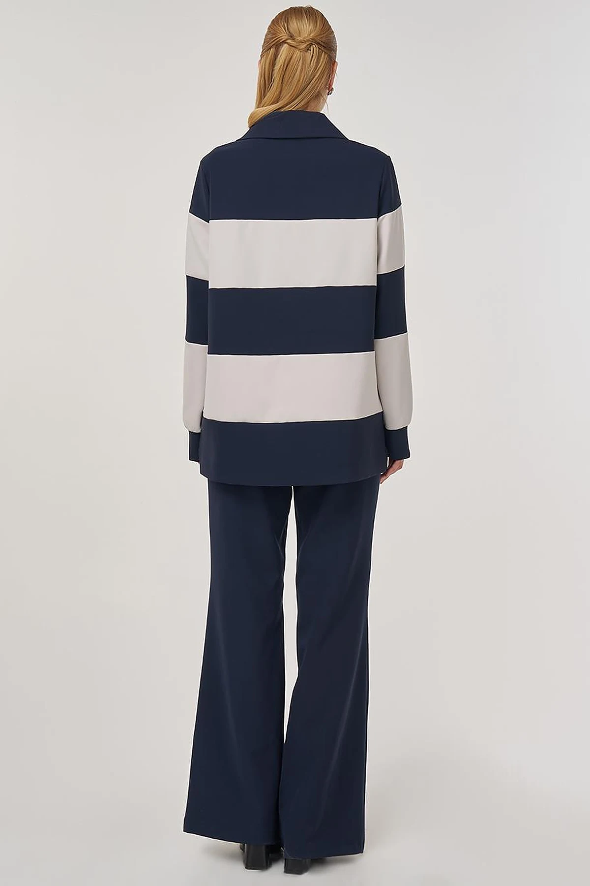 Color-Blocked Wide-Collar Sweatshirt Dark Navy