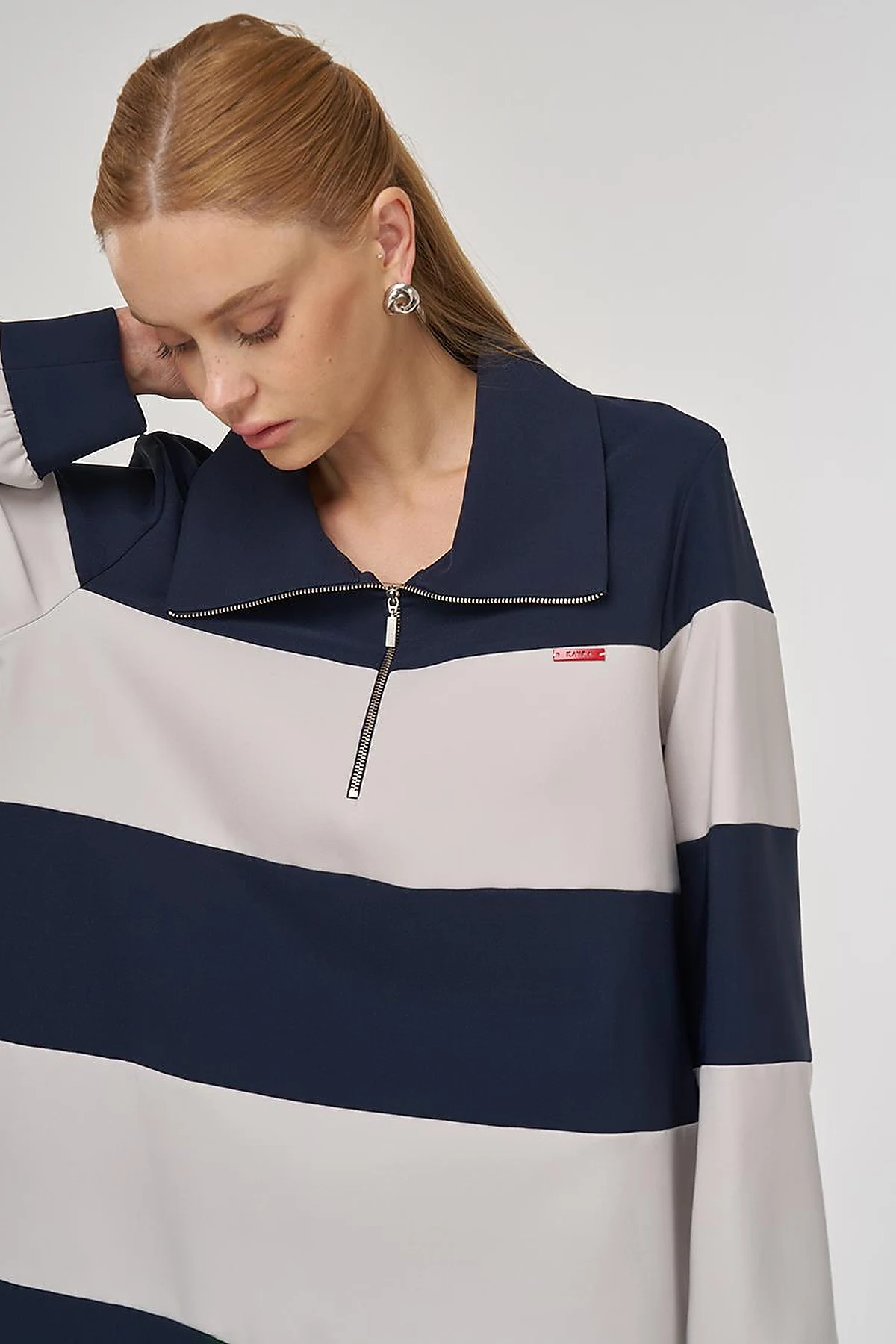 Color-Blocked Wide-Collar Sweatshirt Dark Navy