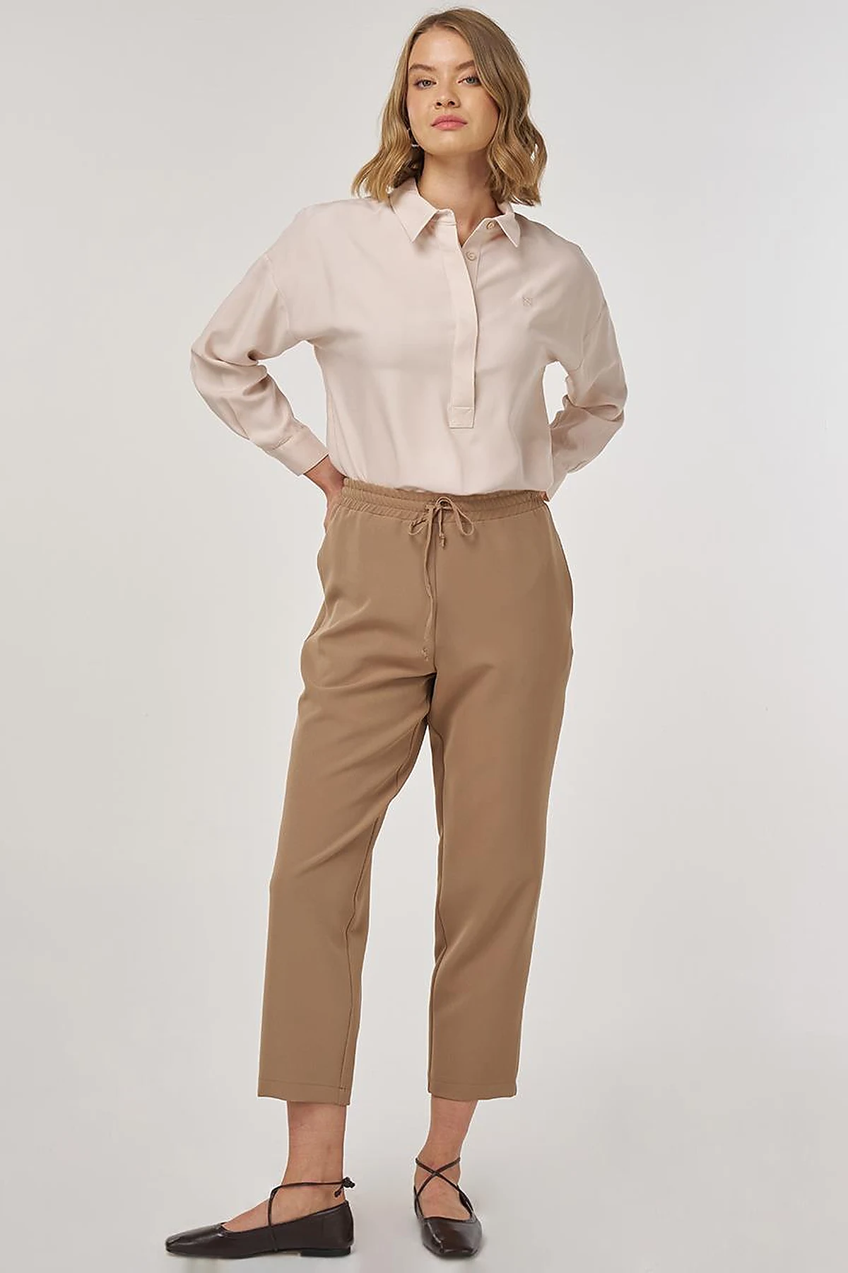 Relaxed Elastic Waist Trousers in Dark Mink