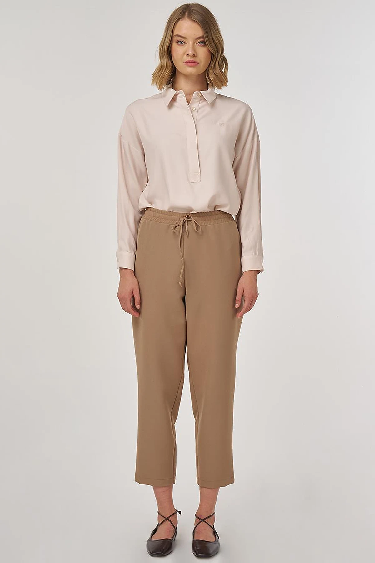 Relaxed Elastic Waist Trousers in Dark Mink