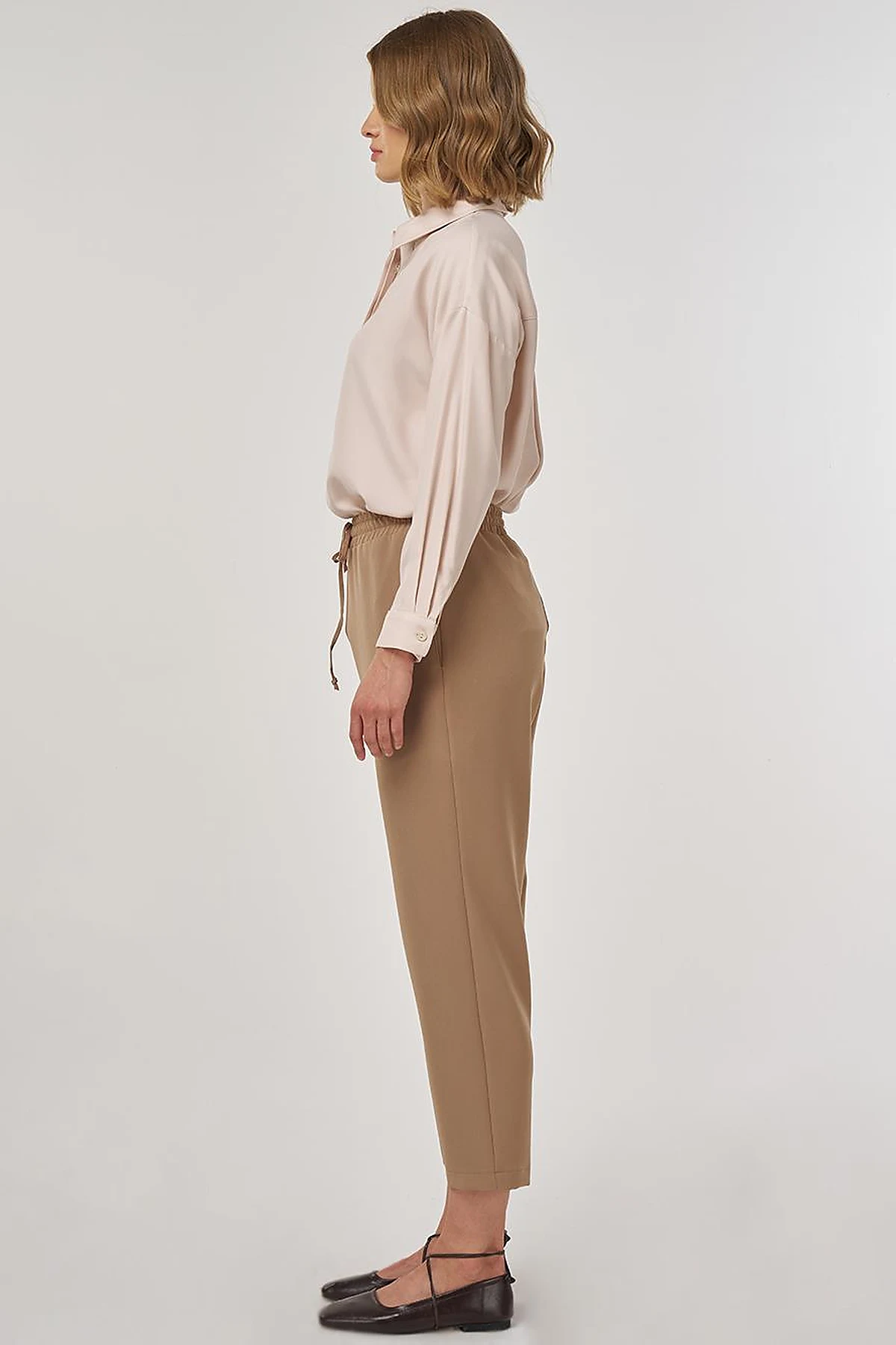 Relaxed Elastic Waist Trousers in Dark Mink