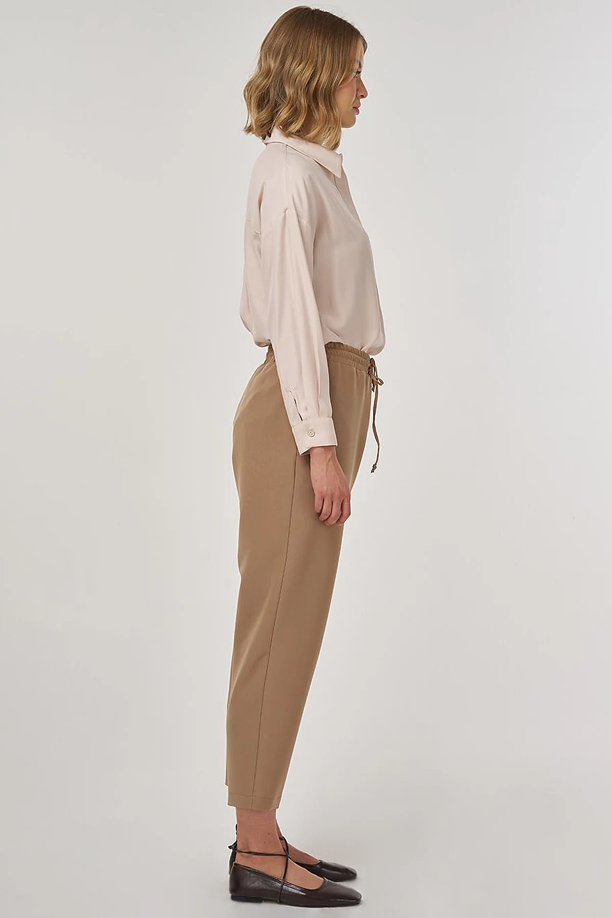 Relaxed Elastic Waist Trousers in Dark Mink