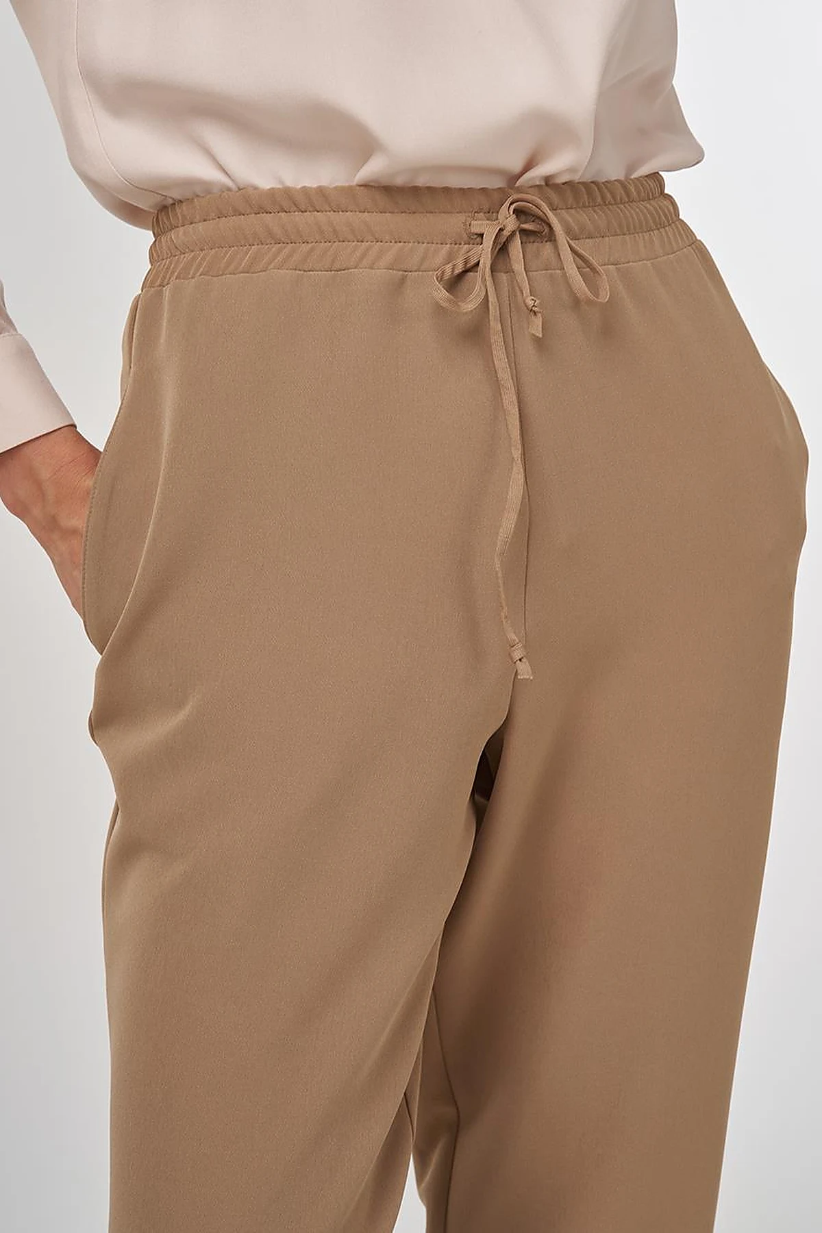 Relaxed Elastic Waist Trousers in Dark Mink