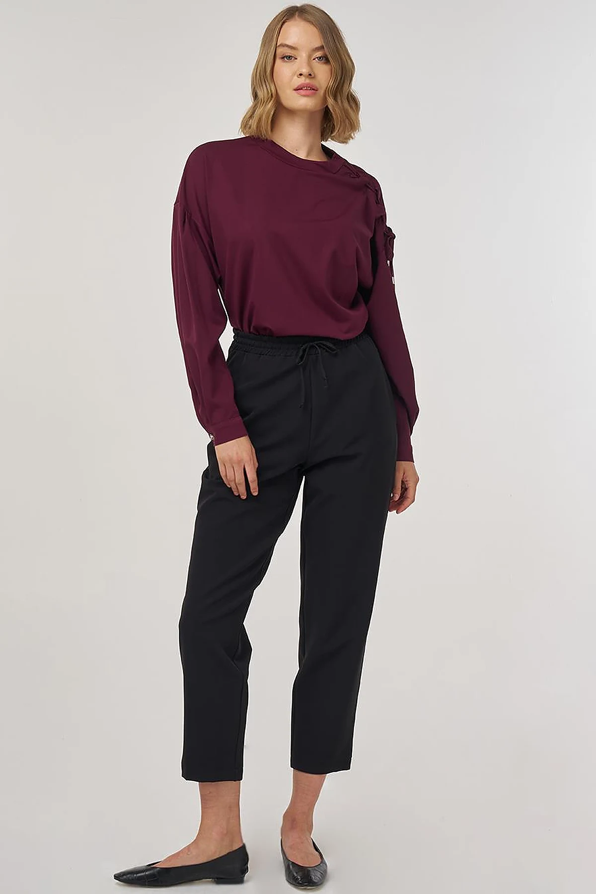 Relaxed Elastic Waist Trousers in Black