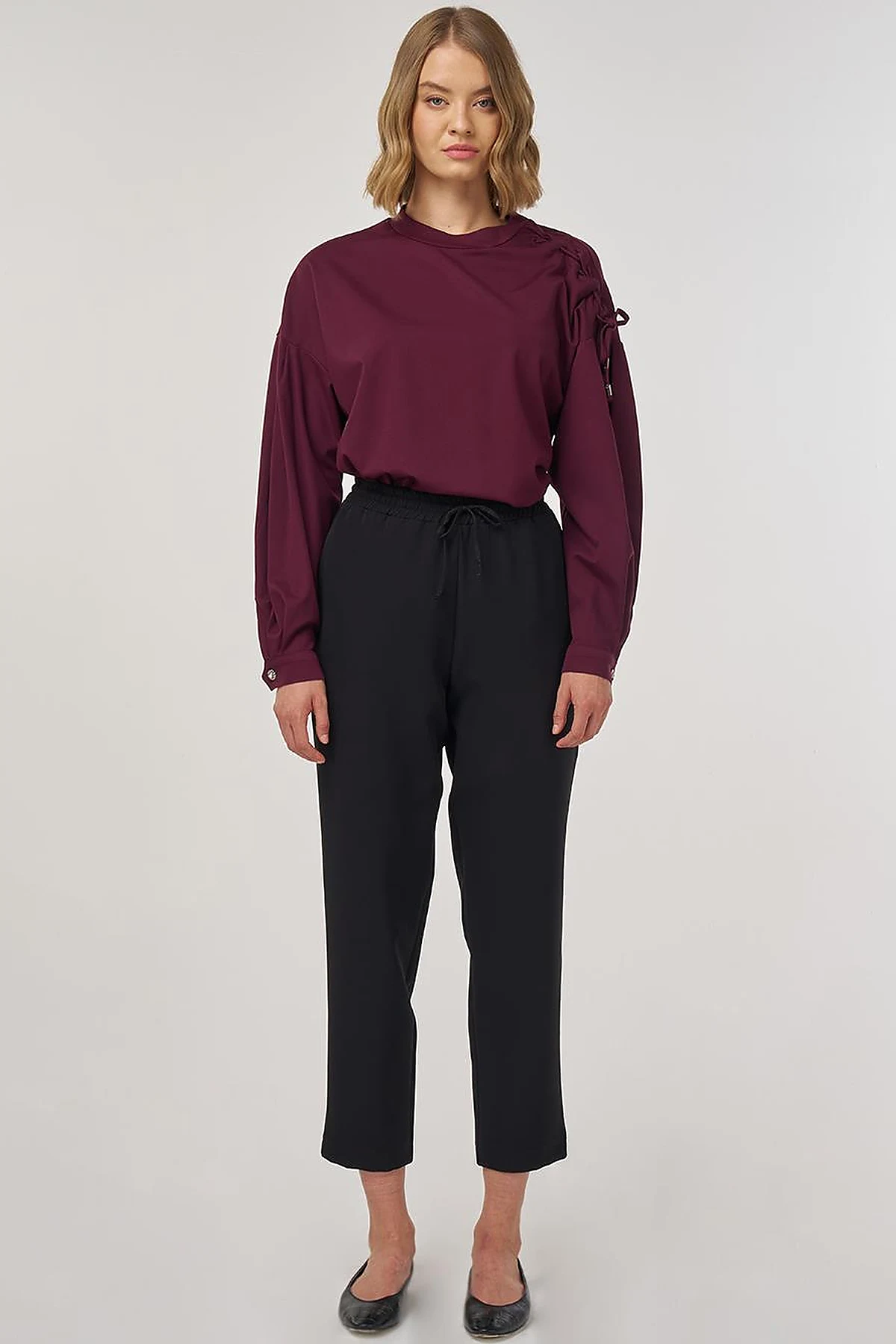 Relaxed Elastic Waist Trousers in Black