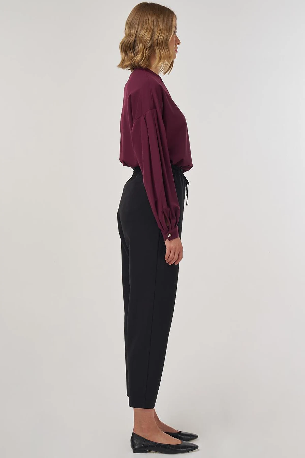 Relaxed Elastic Waist Trousers in Black