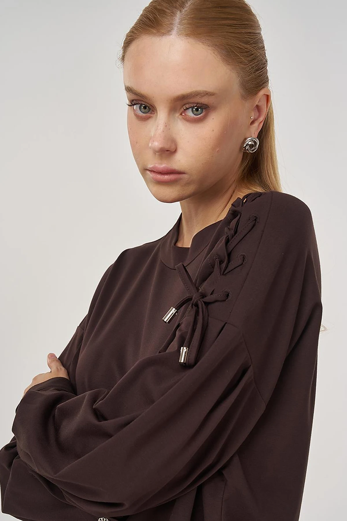 Omzu Bağcıklı Sweatshirt Koyu Kahve