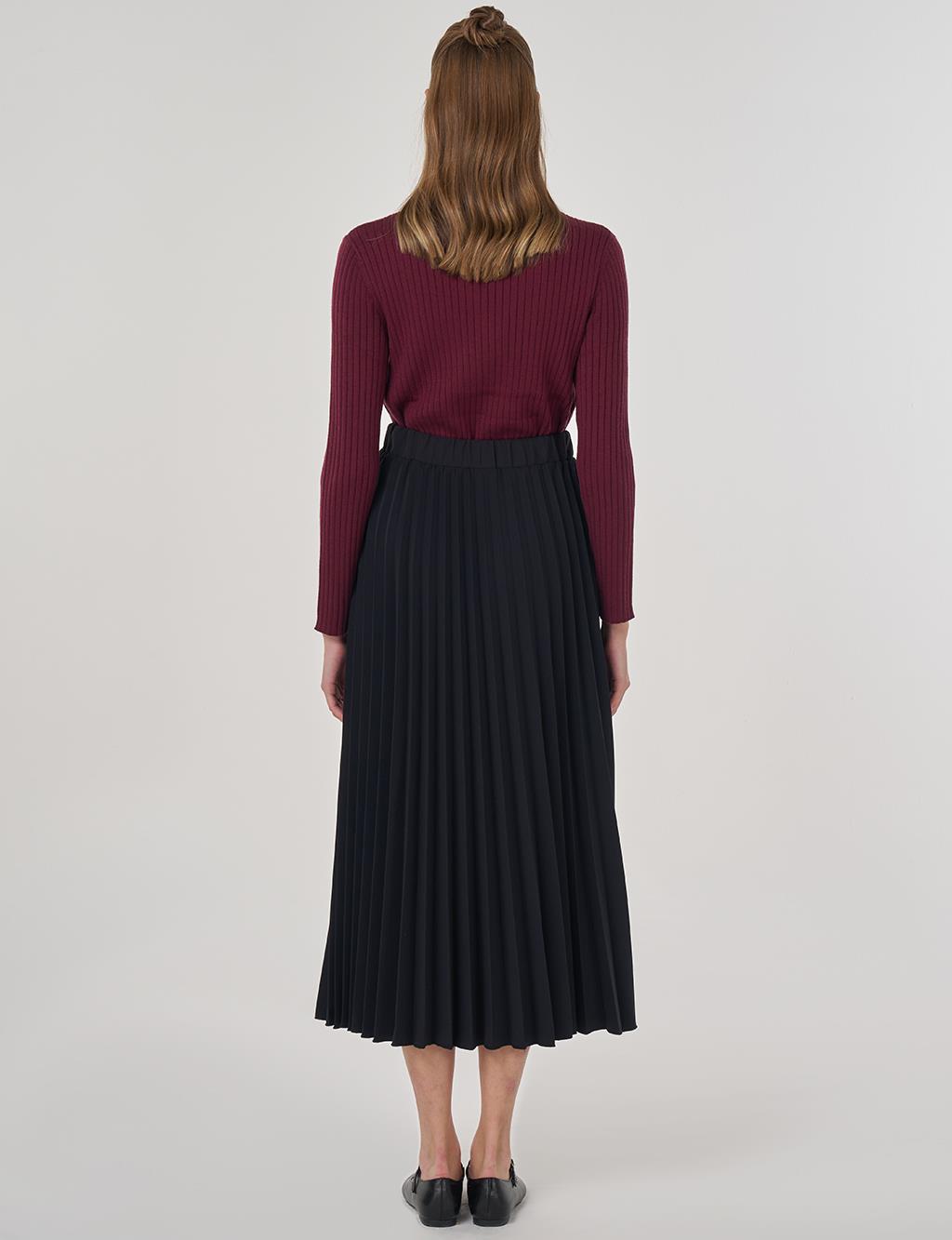 Lace-Up Pleated Skirt in Black