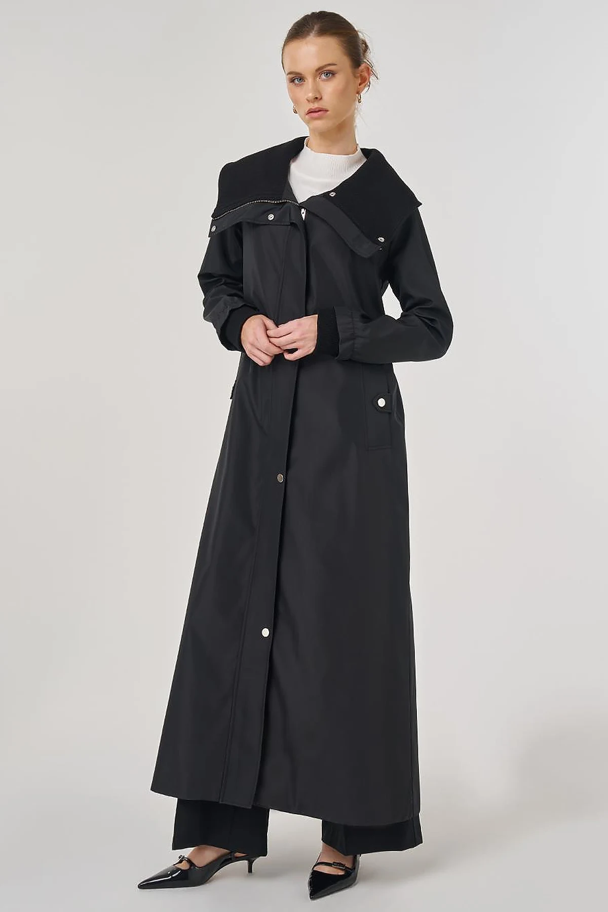 Wide Collar Coat in Black