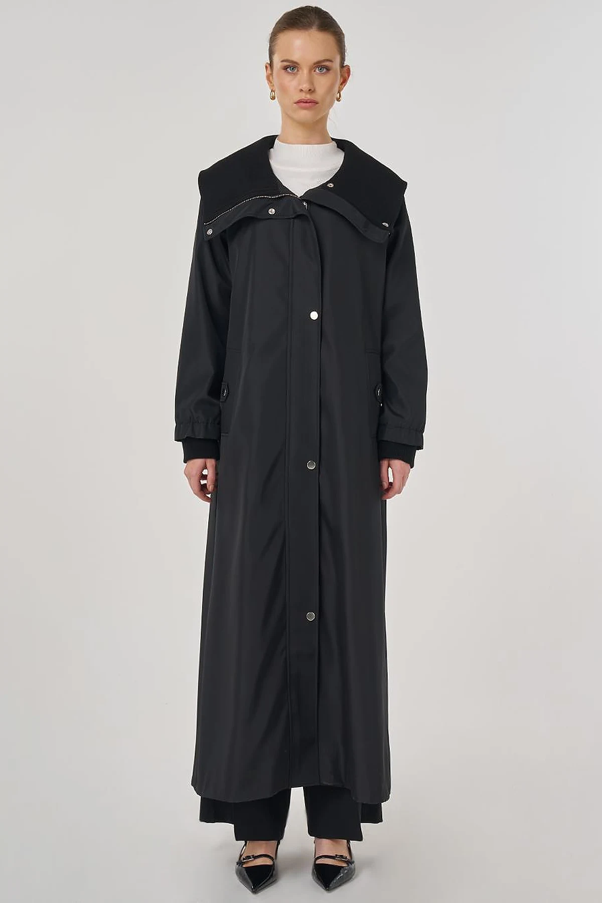Wide Collar Coat in Black