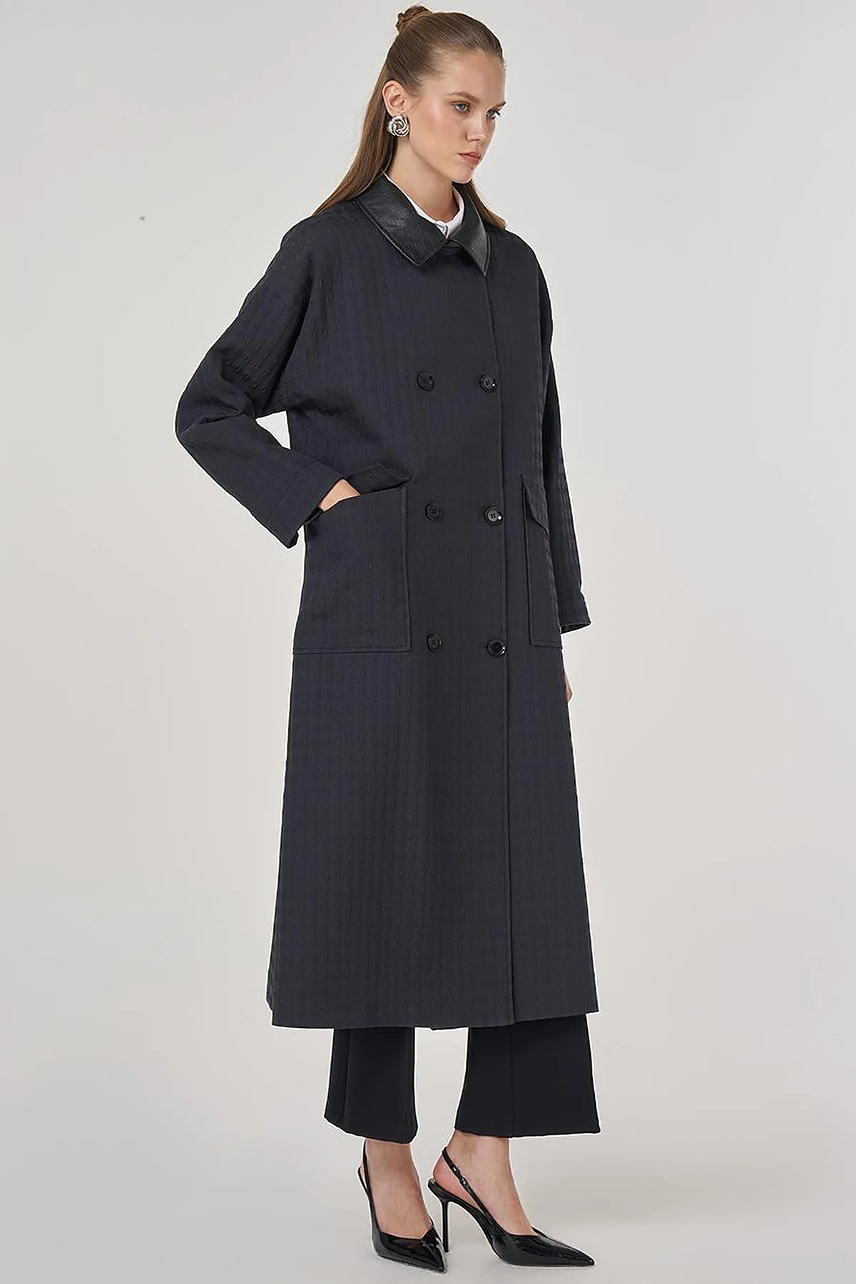Notched Collar Houndstooth Pattern Trench Coat in Black