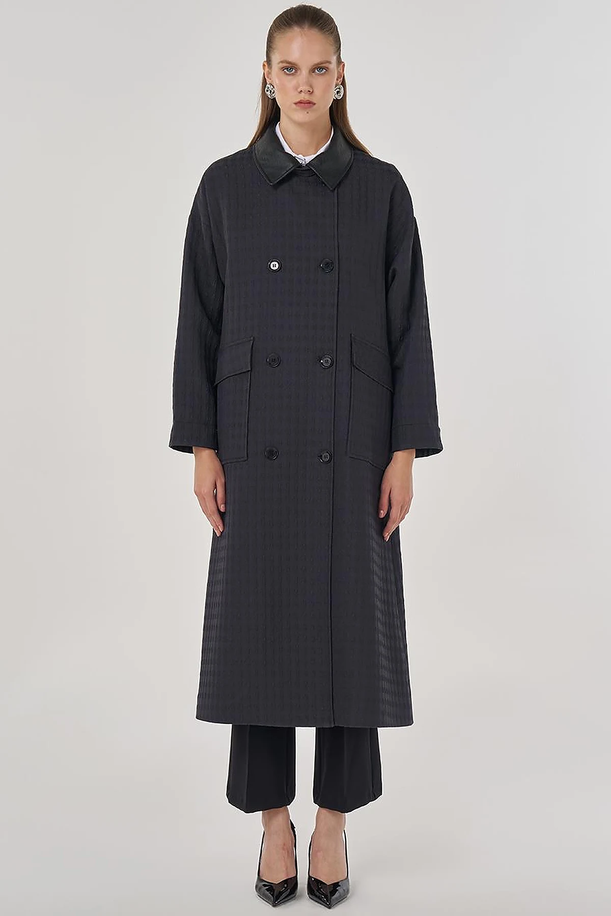 Notched Collar Houndstooth Pattern Trench Coat in Black